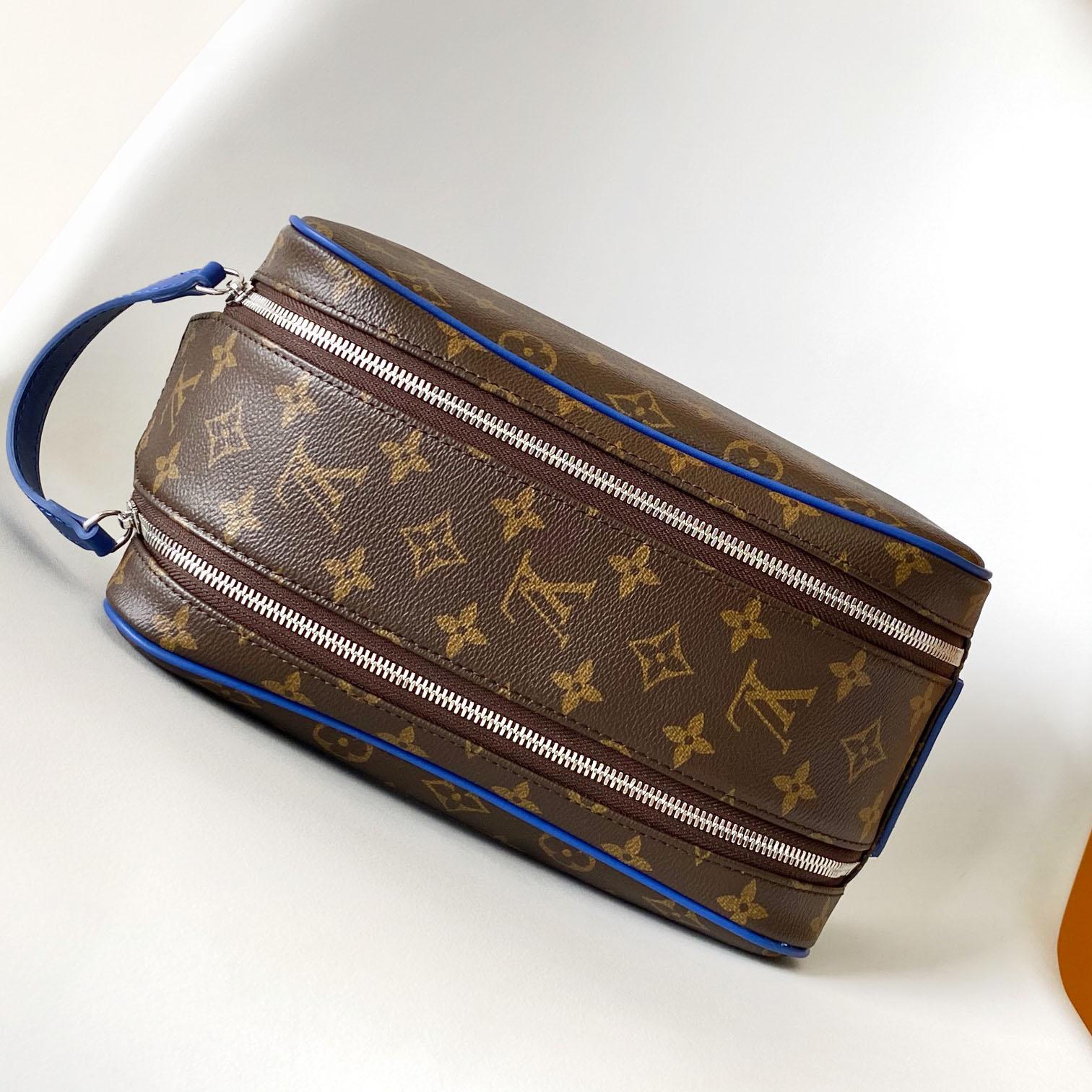 Louis Vuitton Dopp Kit    M12642 - 