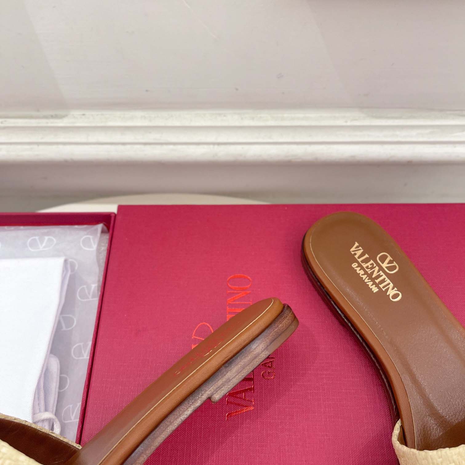 Valenti Garavani VLogo Raffia-trimmed Leather Slides - 