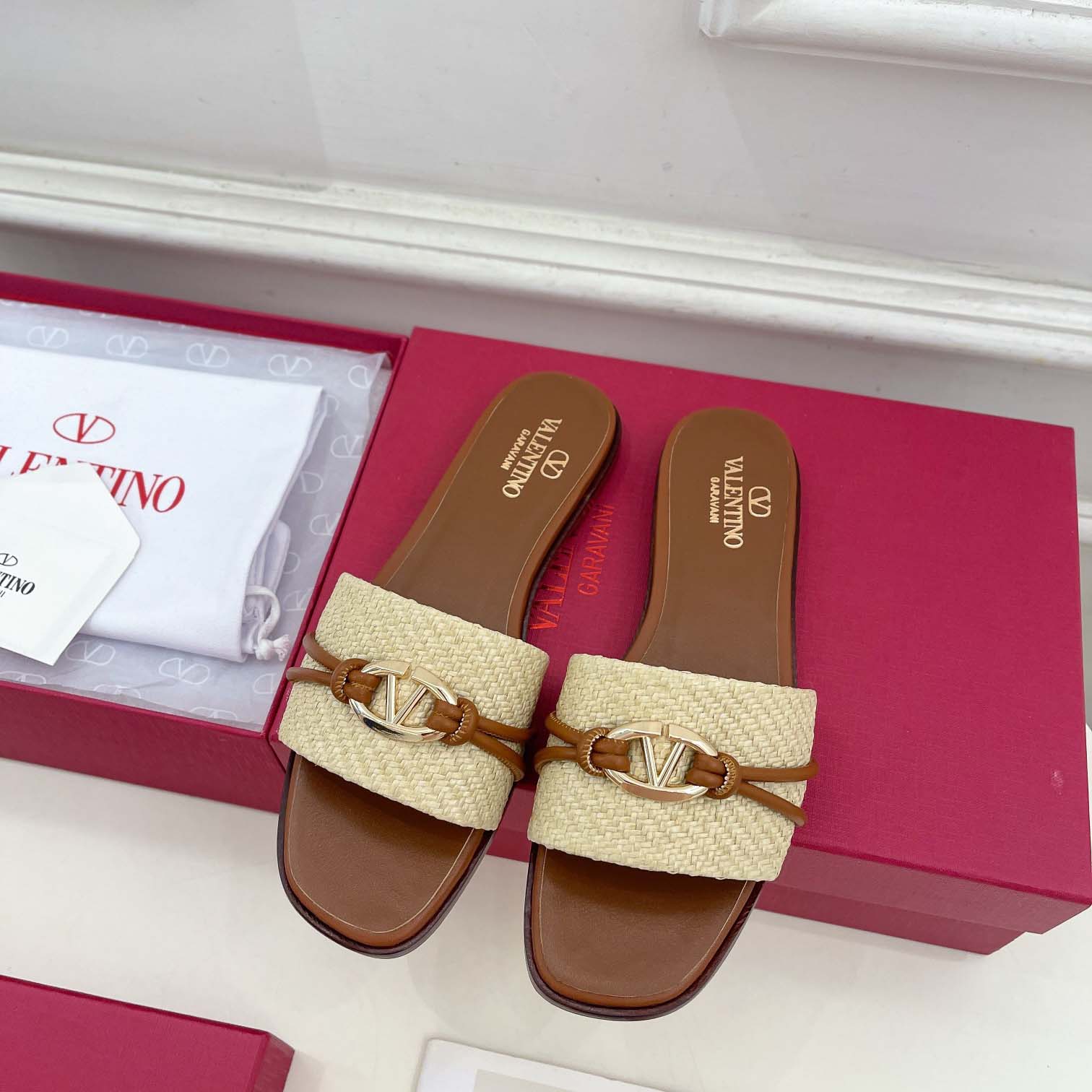 Valenti Garavani VLogo Raffia-trimmed Leather Slides - 
