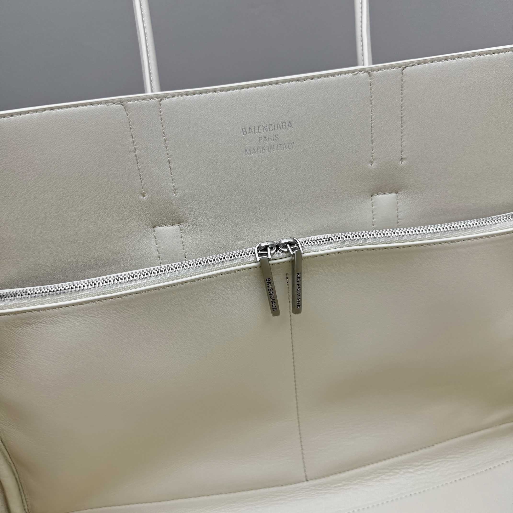 Balenciaga Bel Air Medium Carry All Bag In Soya - 