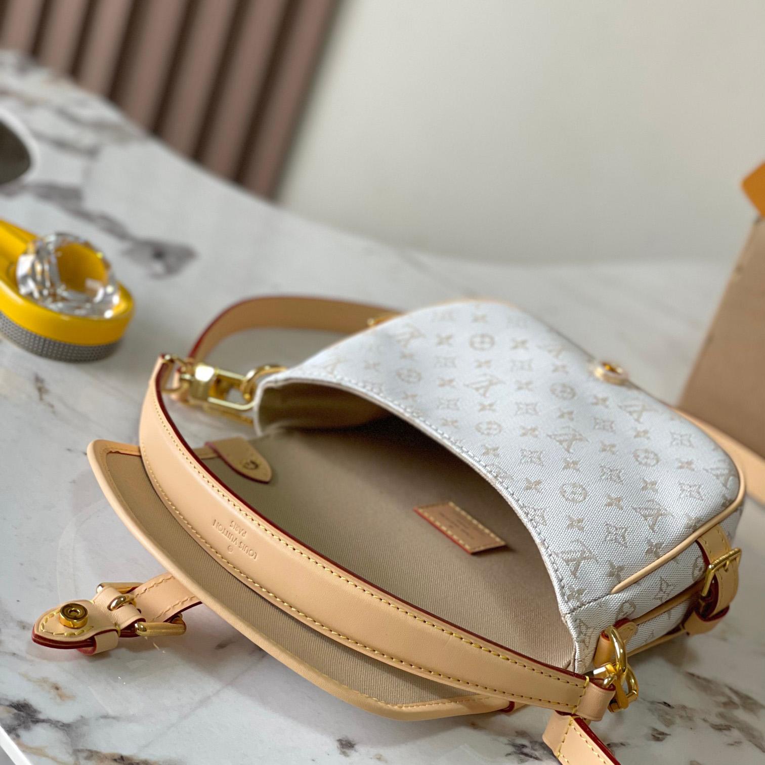 Louis Vuitton Saumur BB     M12327 - 