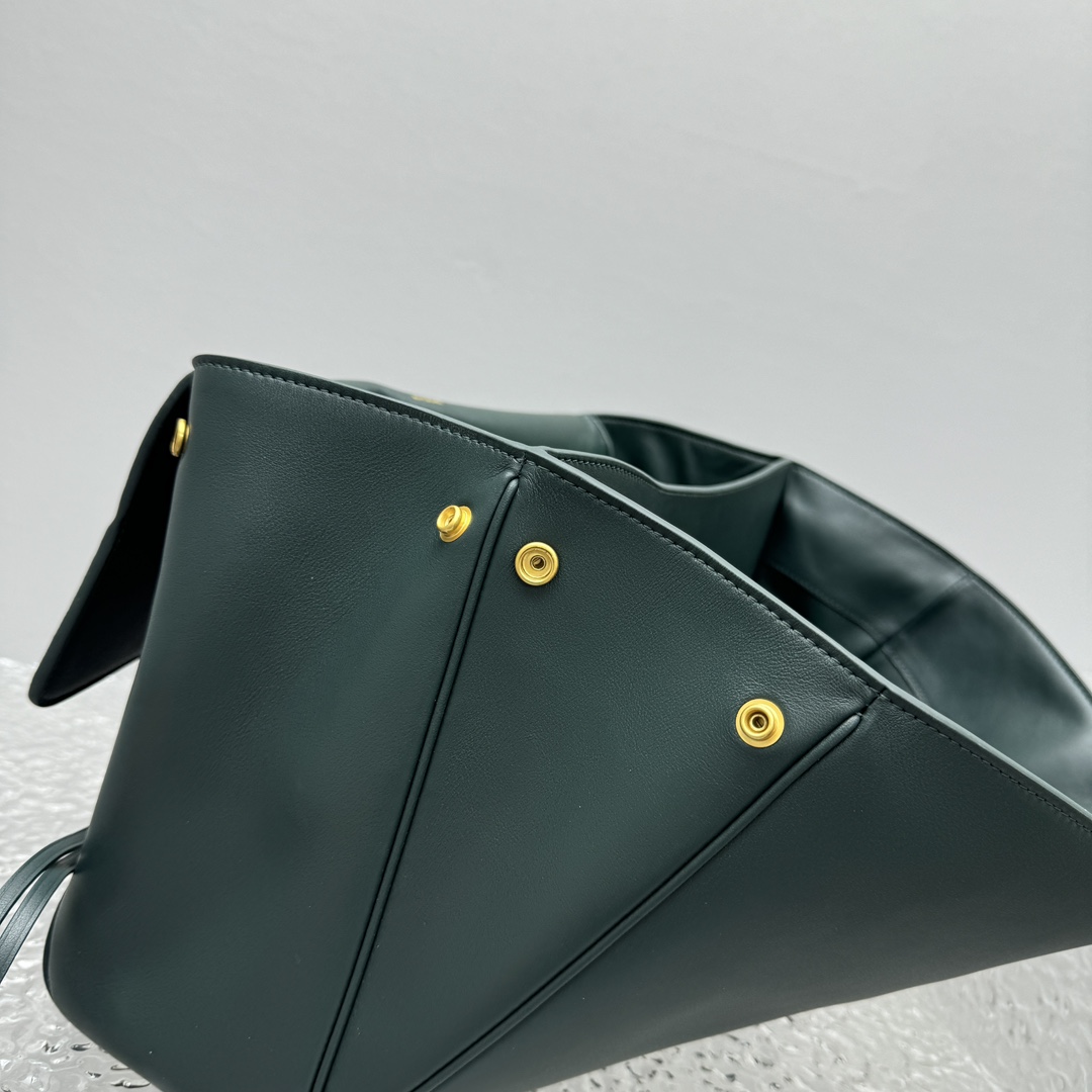 Balenciaga Rodeo Medium Handbag In Pine Green - 