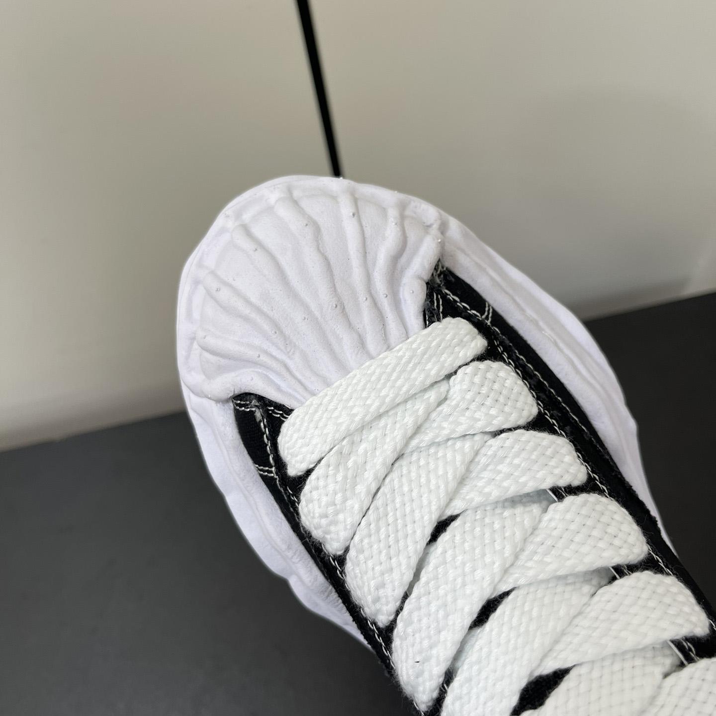 Maison Mihara Yasuhiro OG Sole Canvas Low Black Sneakers - 