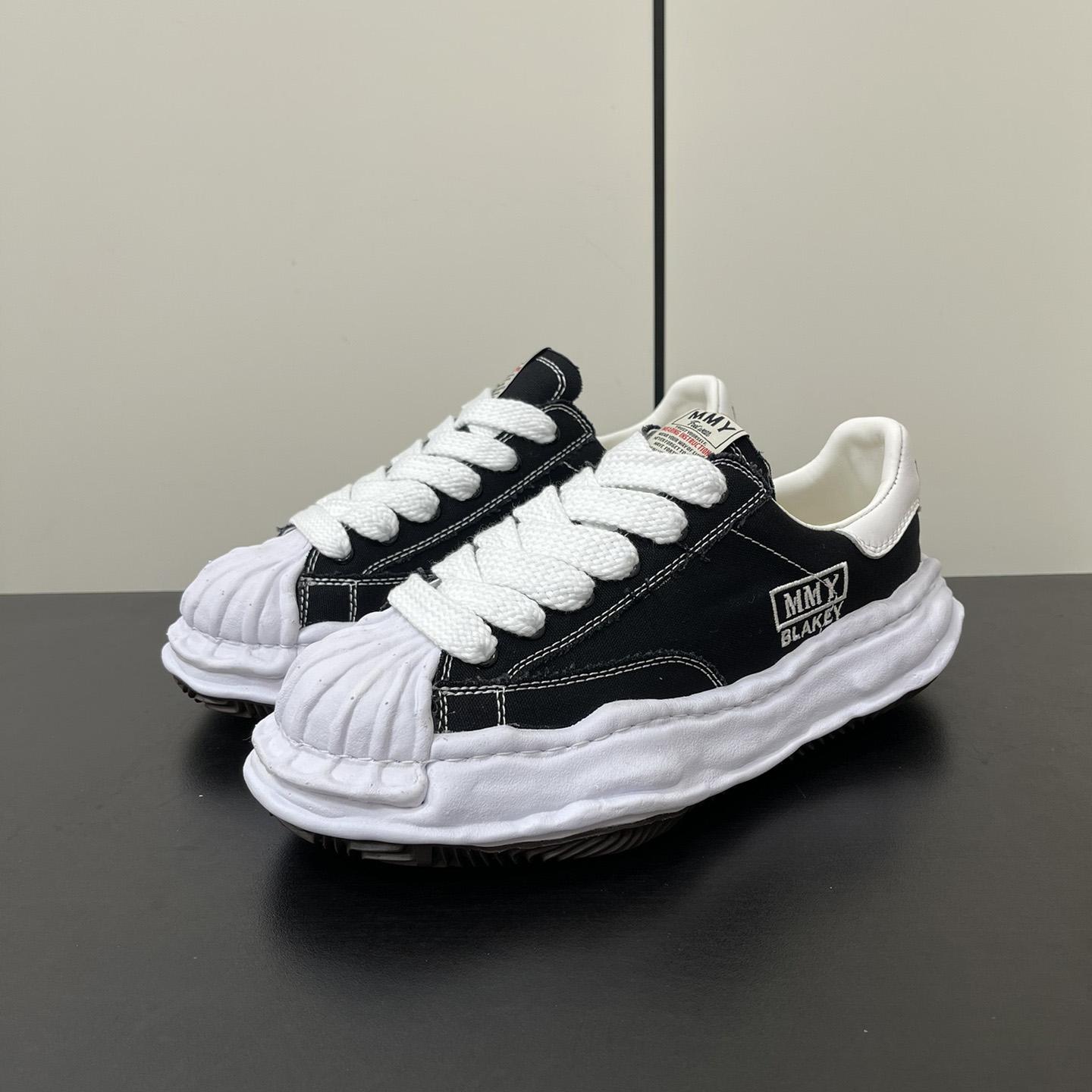 Maison Mihara Yasuhiro OG Sole Canvas Low Black Sneakers - 