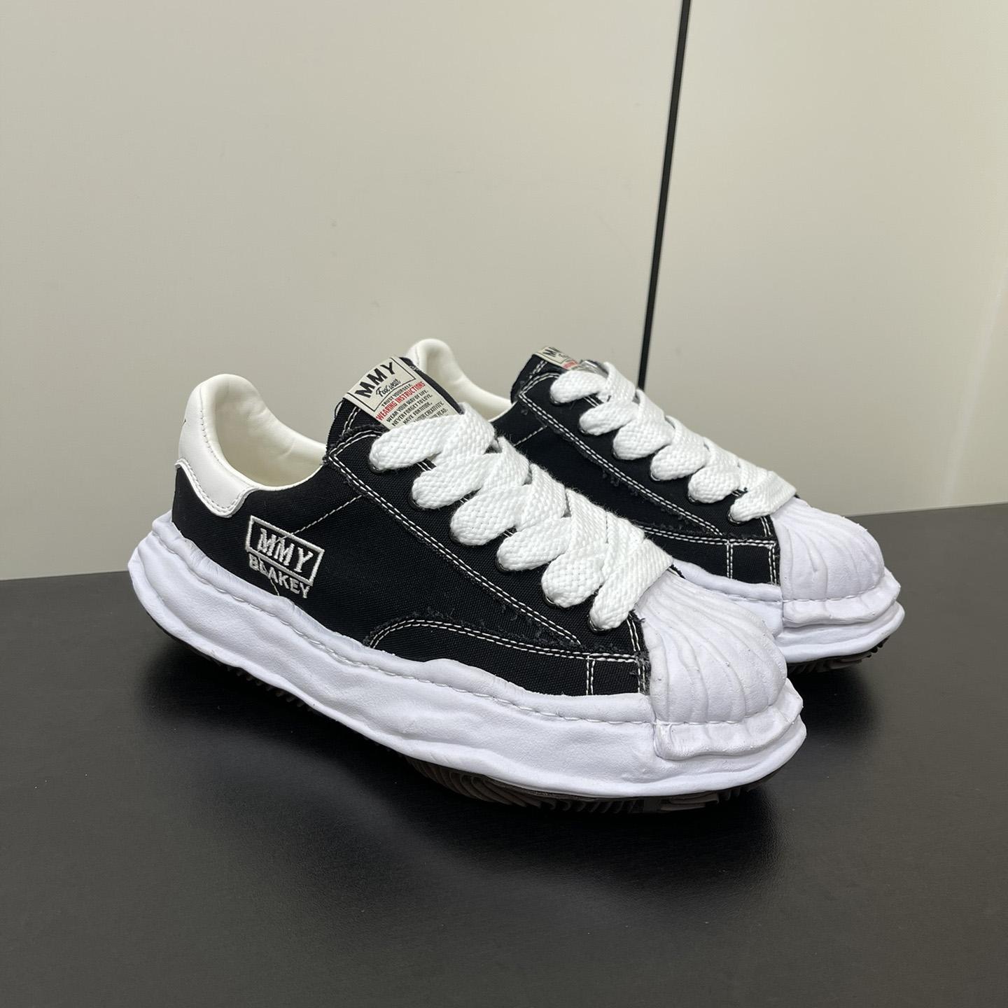 Maison Mihara Yasuhiro OG Sole Canvas Low Black Sneakers - 