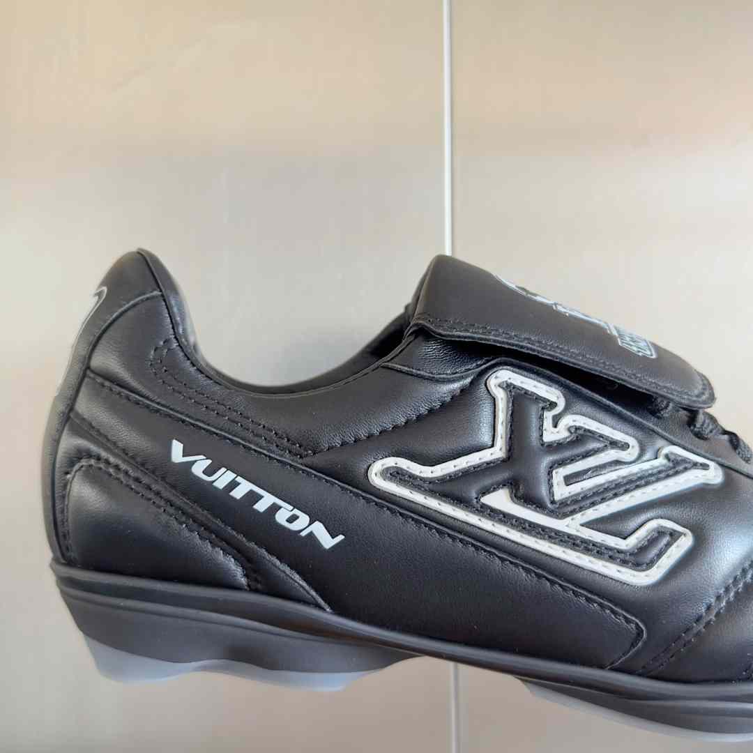 Louis Vuitton LV Footprint Soccer Sneaker   1AHAI1 - 