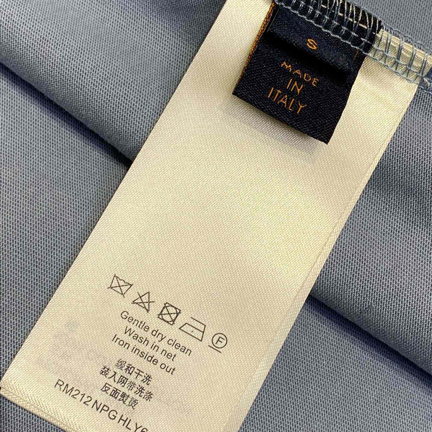 Louis Vuitton Embossed LV T-Shirt  1AGIIO - DesignerGu