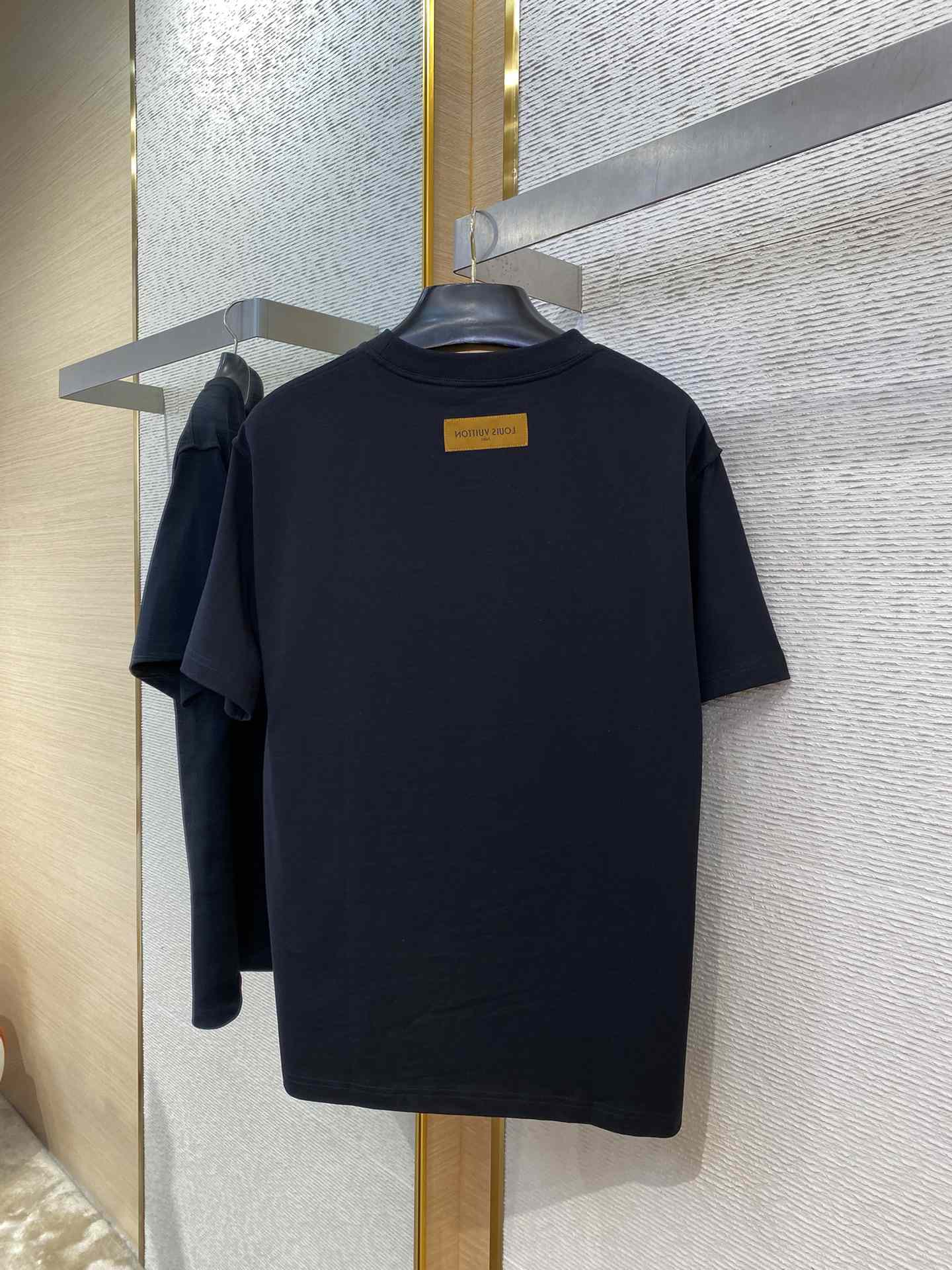 Louis Vuitton Embossed LV T-Shirt    1AGIJ4 - 