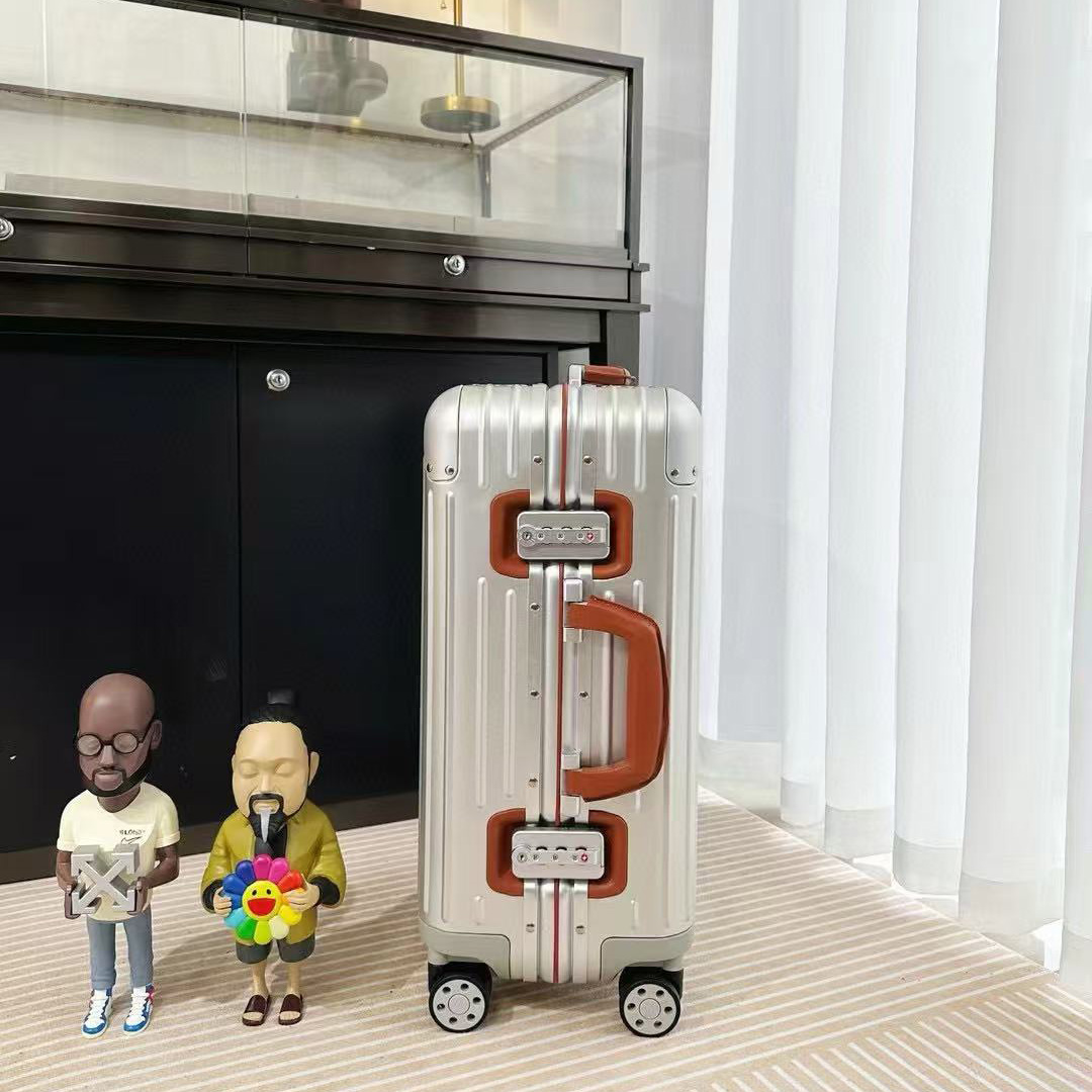 Rimowa Luggage    - 