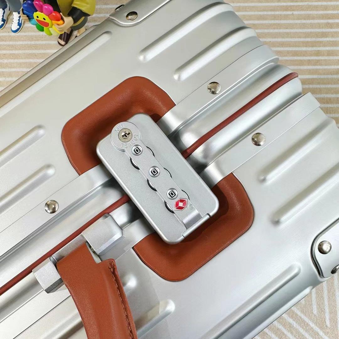 Rimowa Luggage    - 