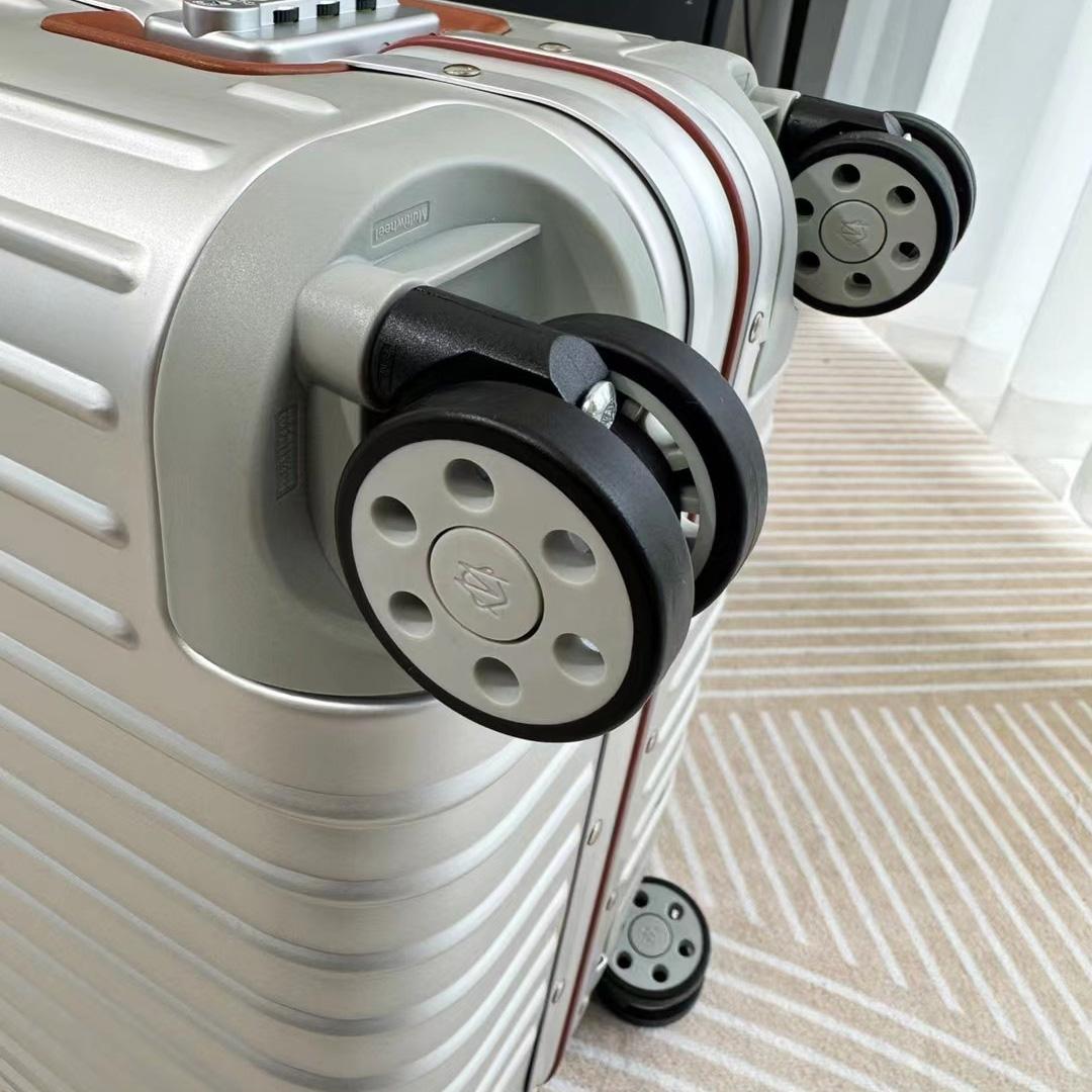Rimowa Luggage    - 