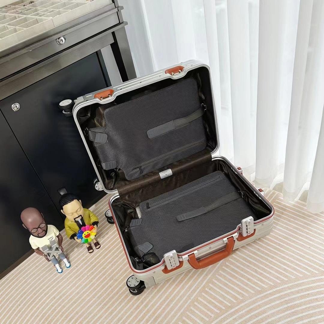 Rimowa Luggage    - 