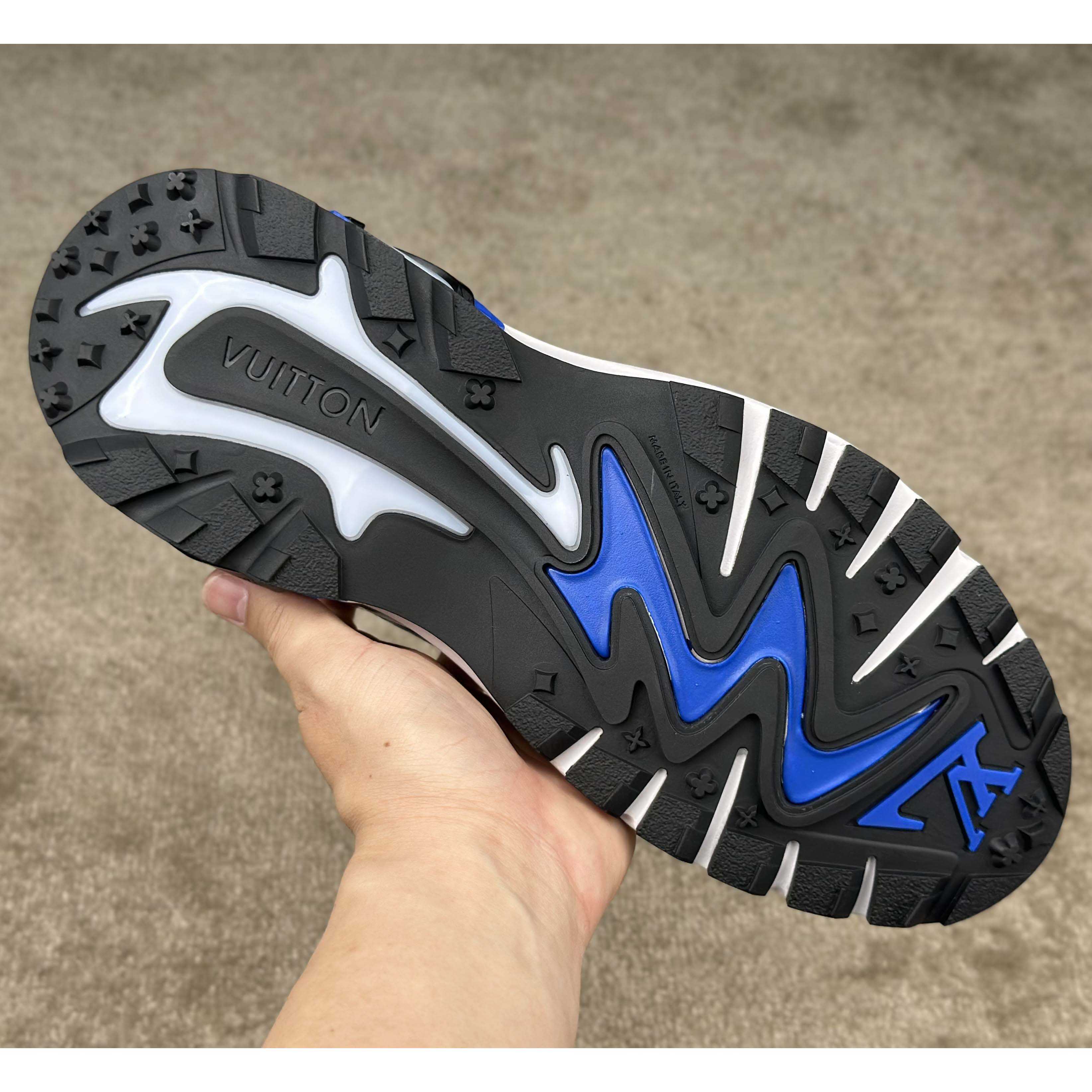 Louis Vuitton LV Runner Tatic Sneaker  1ADI69 - 