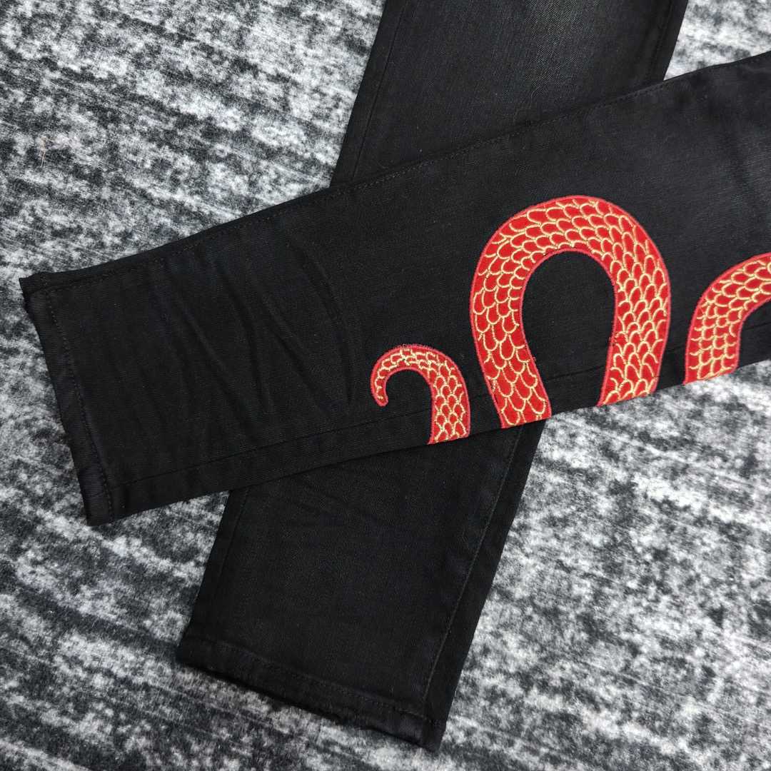 Amiri Slim Fit Jeans    700 - 