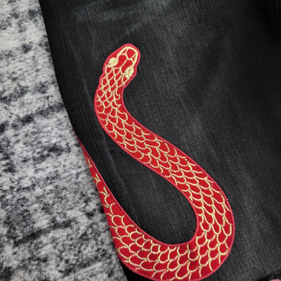 Amiri Slim Fit Jeans    700 - 