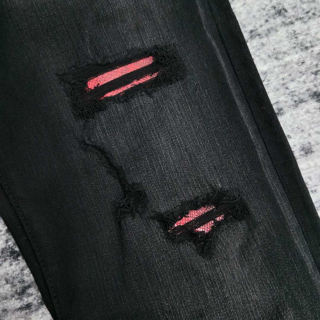 Amiri Slim Fit Jeans    700 - 