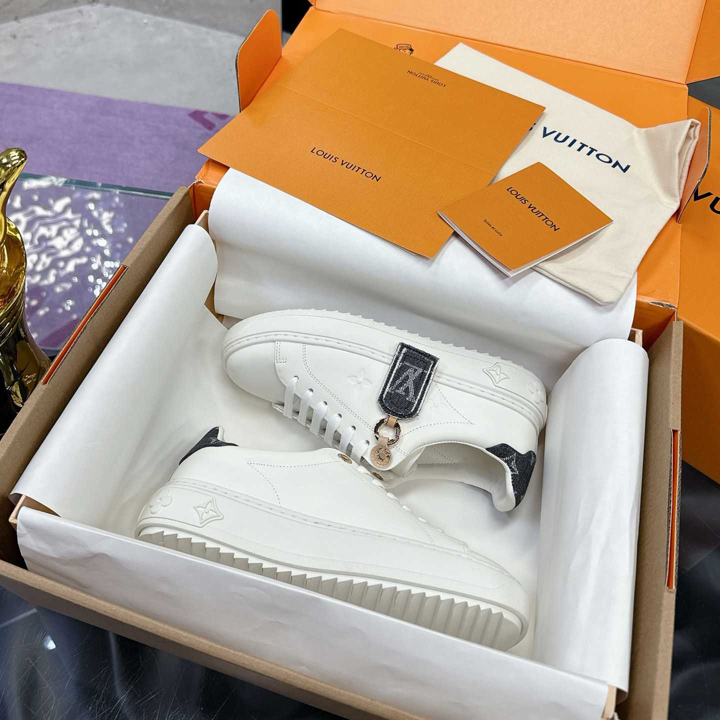 Louis Vuitton Time Out Sneaker  1AGUYA - DesignerGu