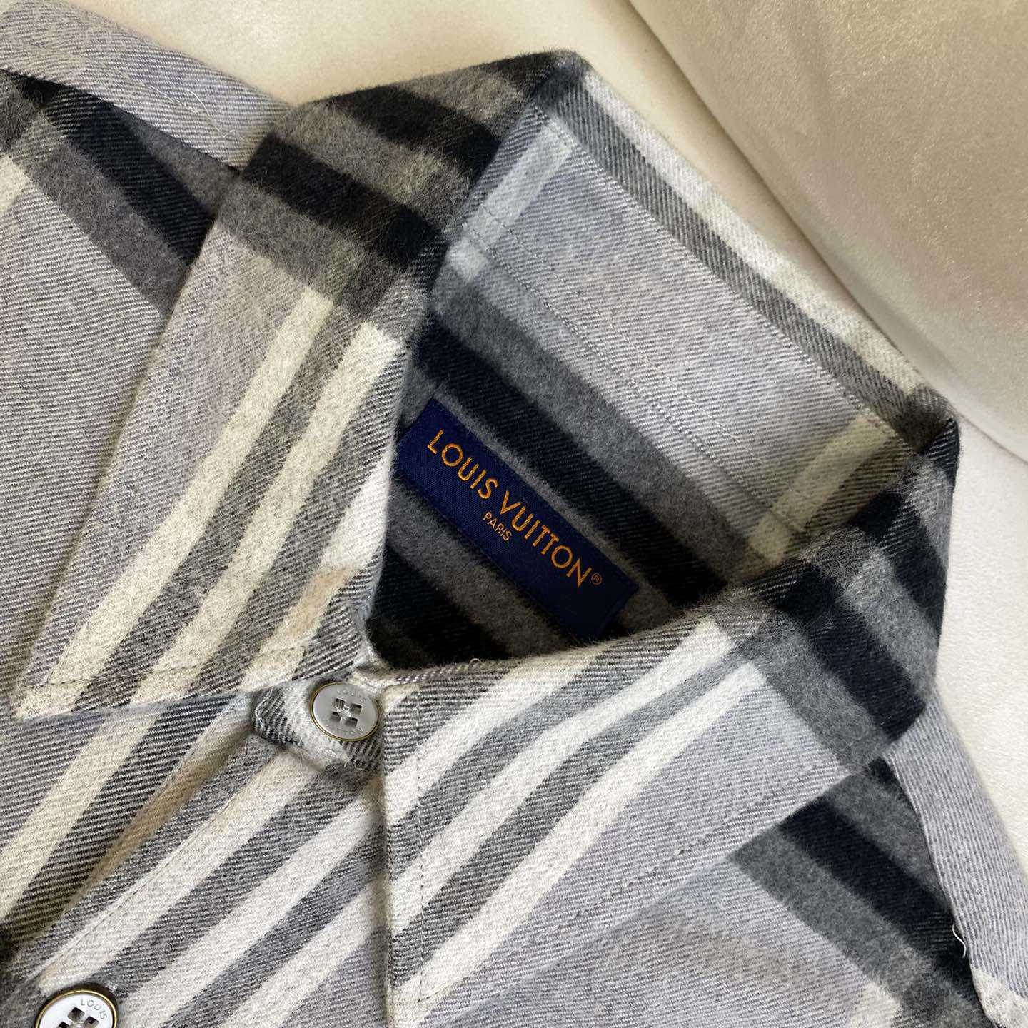 Louis Vuitton Long-Sleeved Cotton Flannel Shirt  1AFXST - 