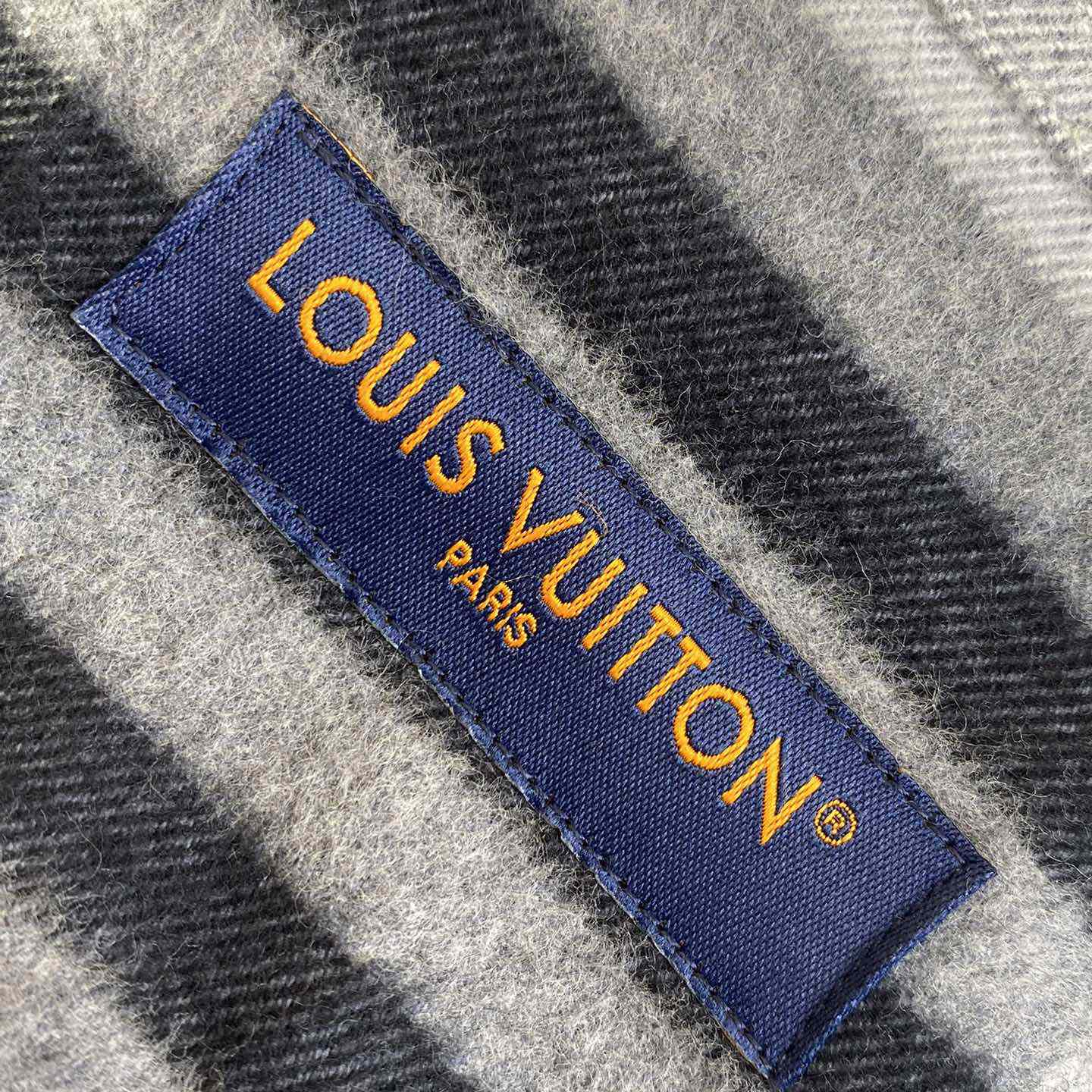 Louis Vuitton Long-Sleeved Cotton Flannel Shirt  1AFXST - 