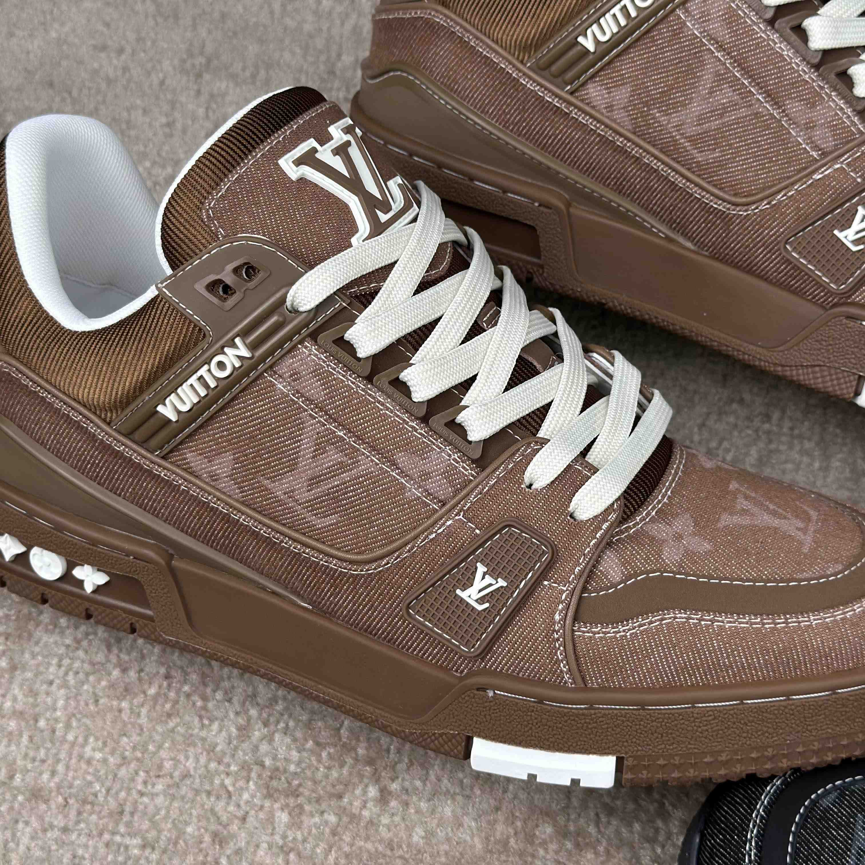 Louis Vuitton LV Trainer Sneaker   1AHT23 - 