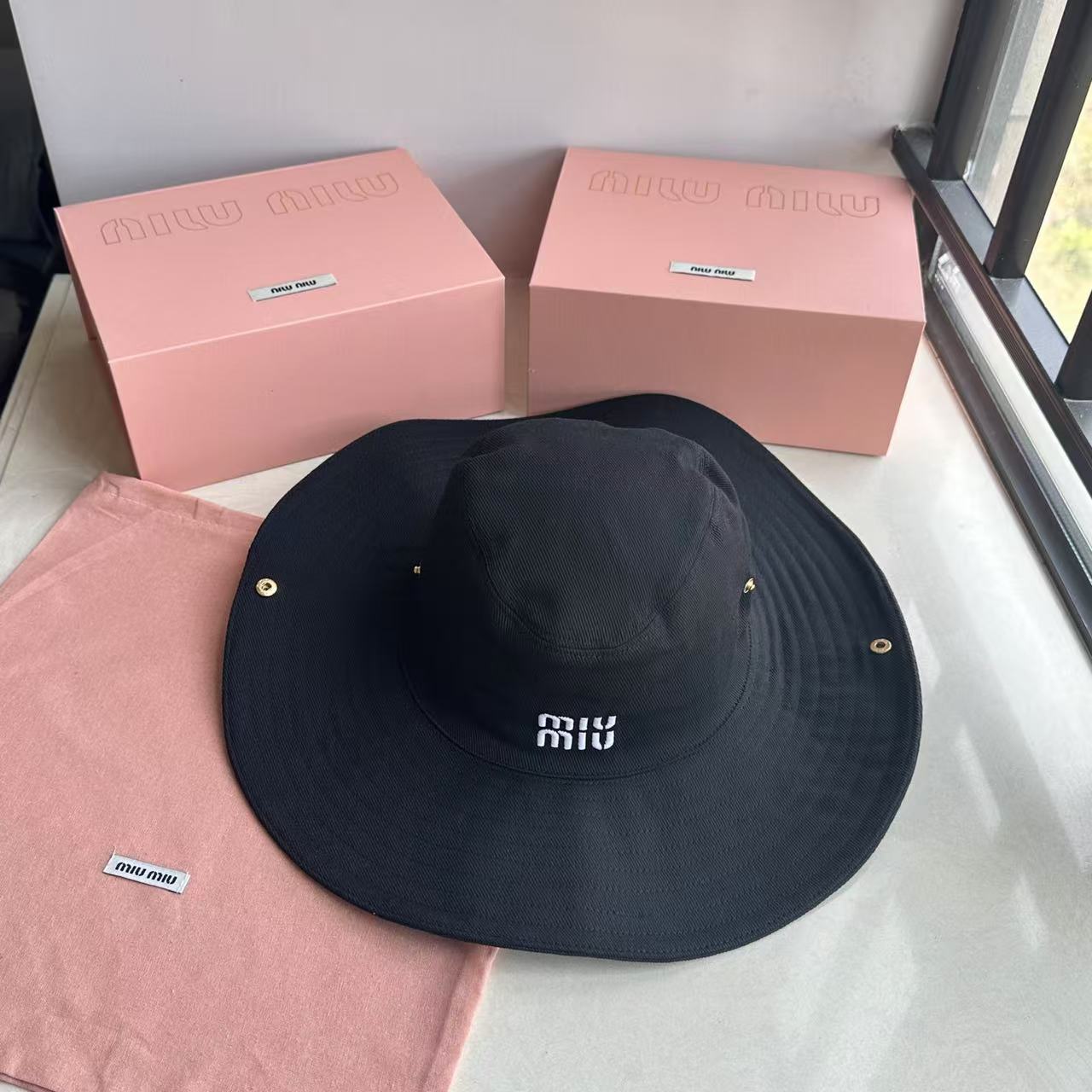 Miu Miu Hat - DesignerGu