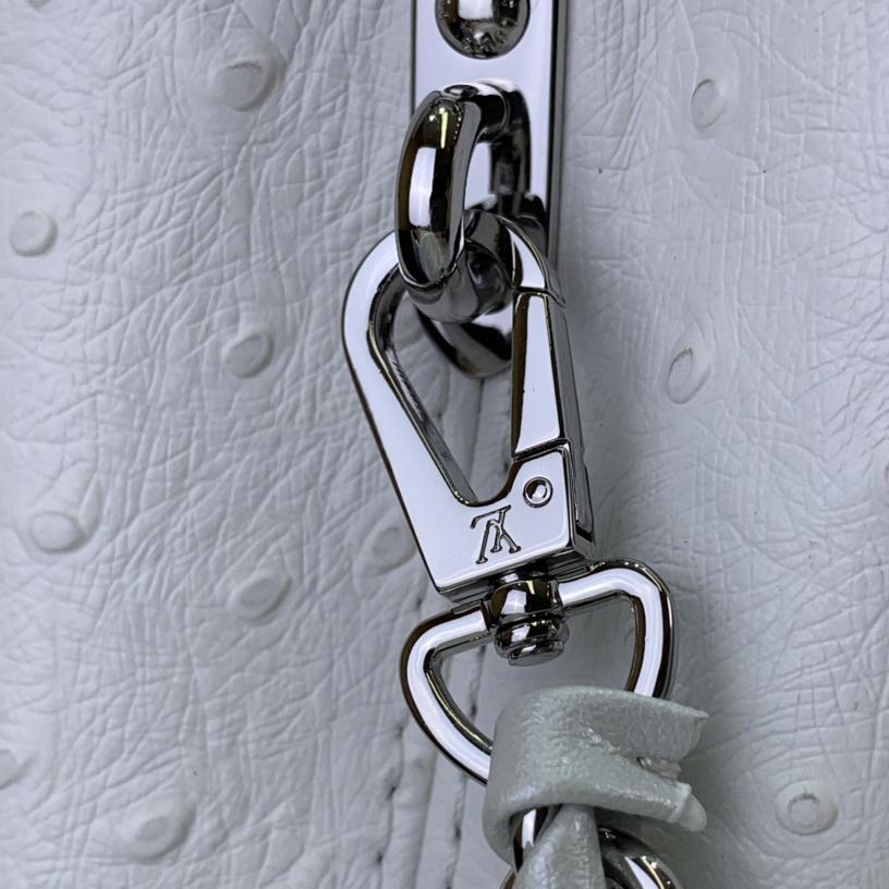 Louis Vuitton Capucines BB   M48865  16.3 x 11 x 6.5 cm - DesignerGu