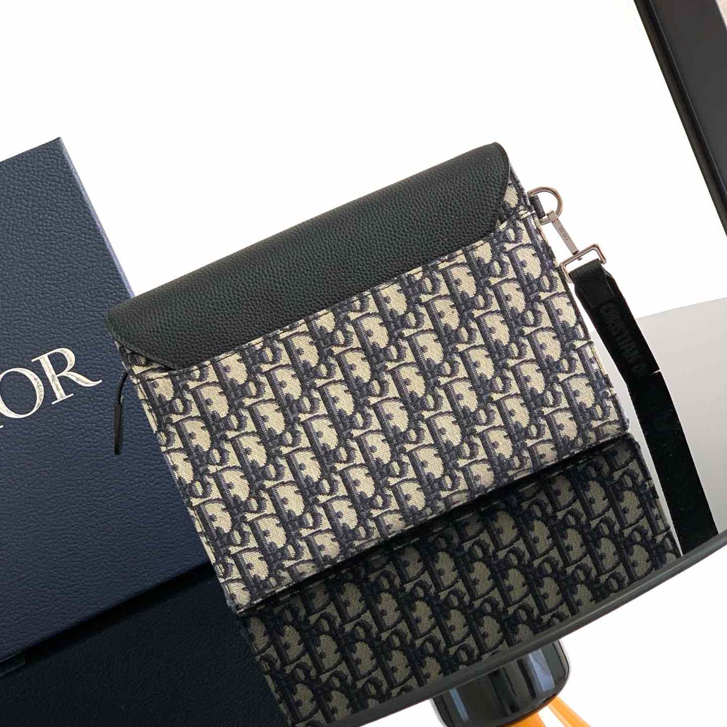 Dior Saddle A5 Triangle Pouch  - DesignerGu