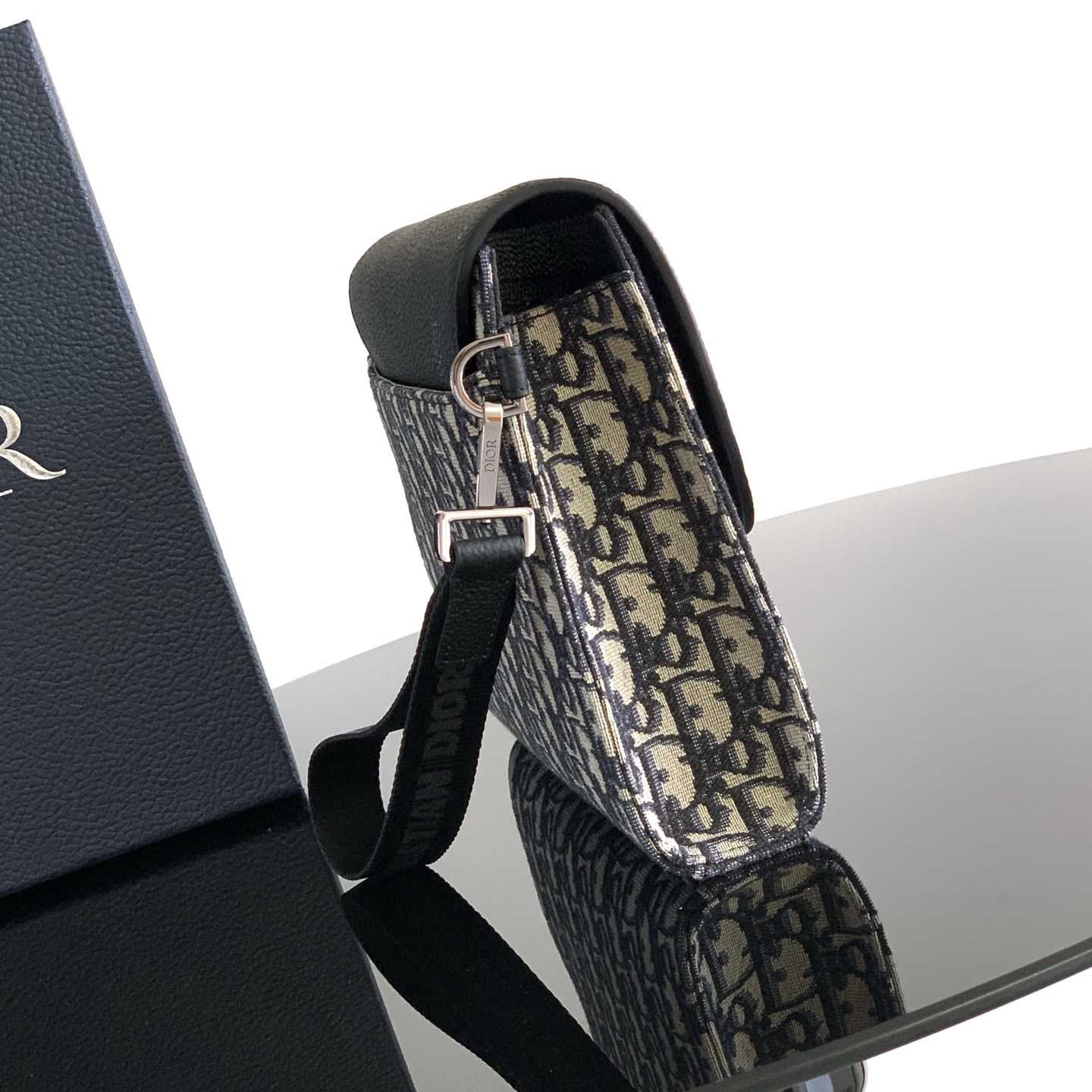 Dior Saddle A5 Triangle Pouch  - DesignerGu