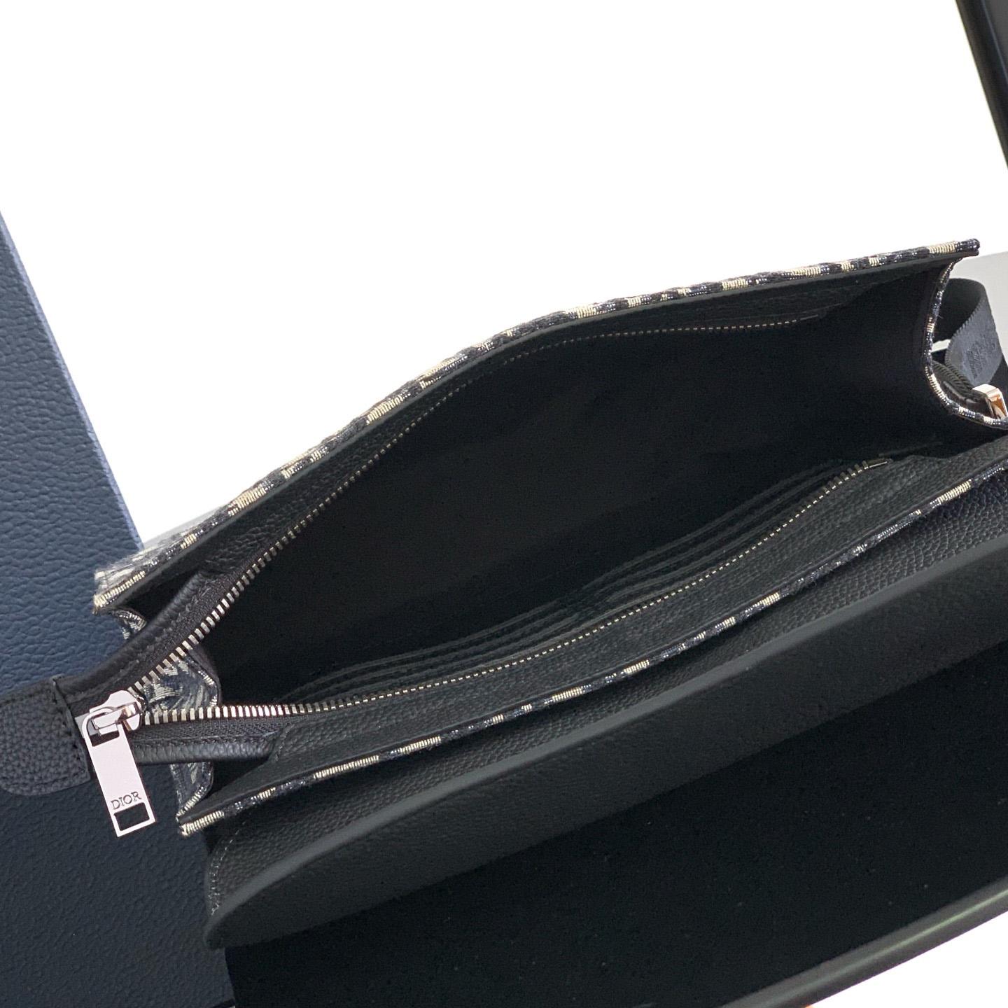 Dior Saddle A5 Triangle Pouch  - DesignerGu