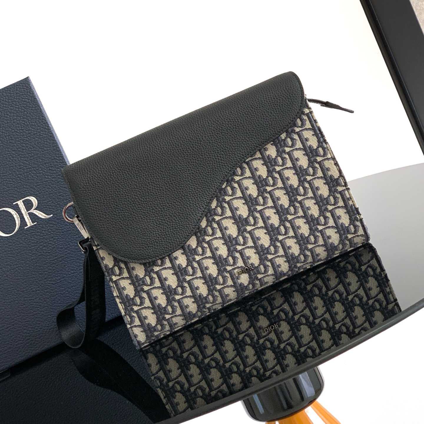 Dior Saddle A5 Triangle Pouch  - DesignerGu