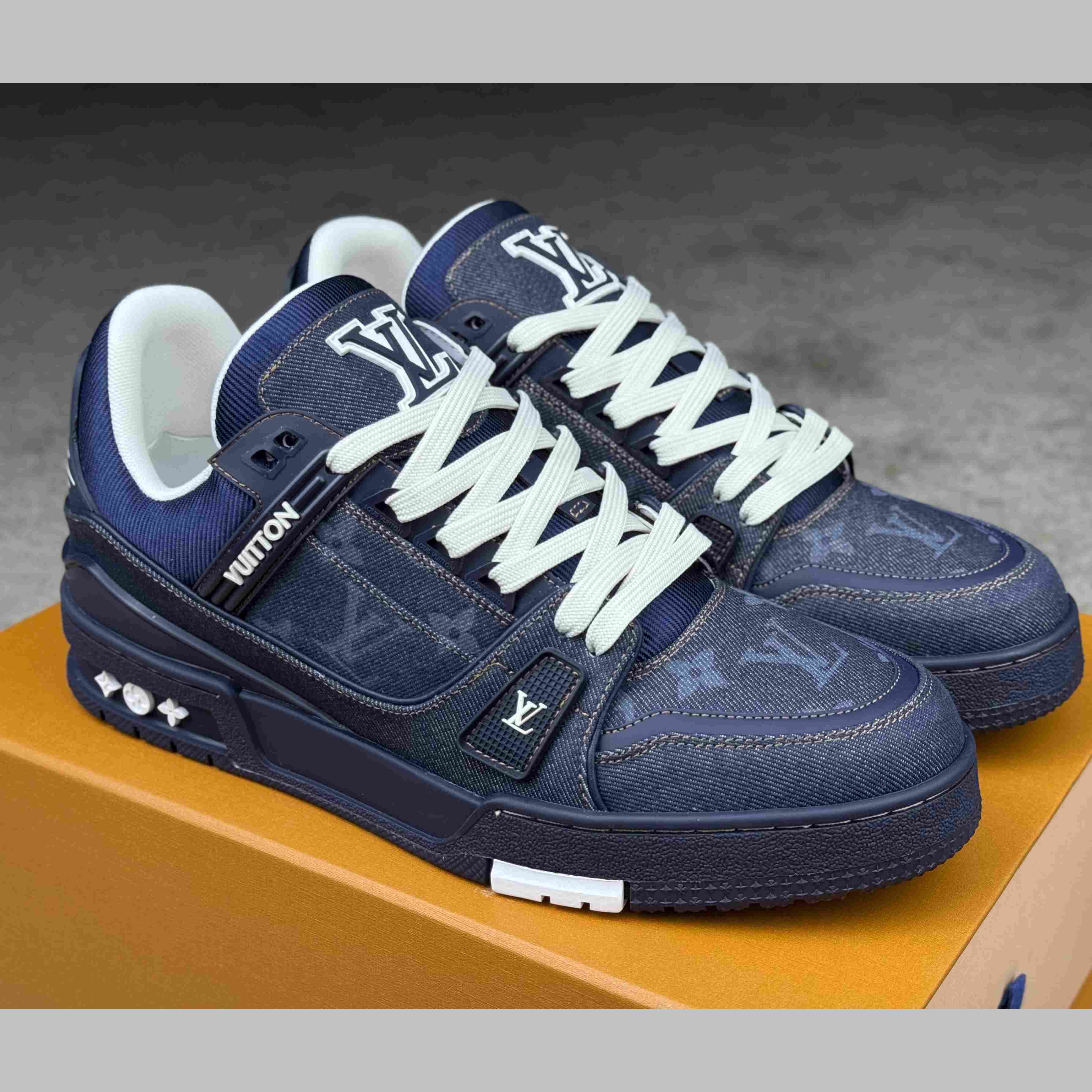 Louis Vuitton LV Trainer Sneaker  1AHT51 - DesignerGu