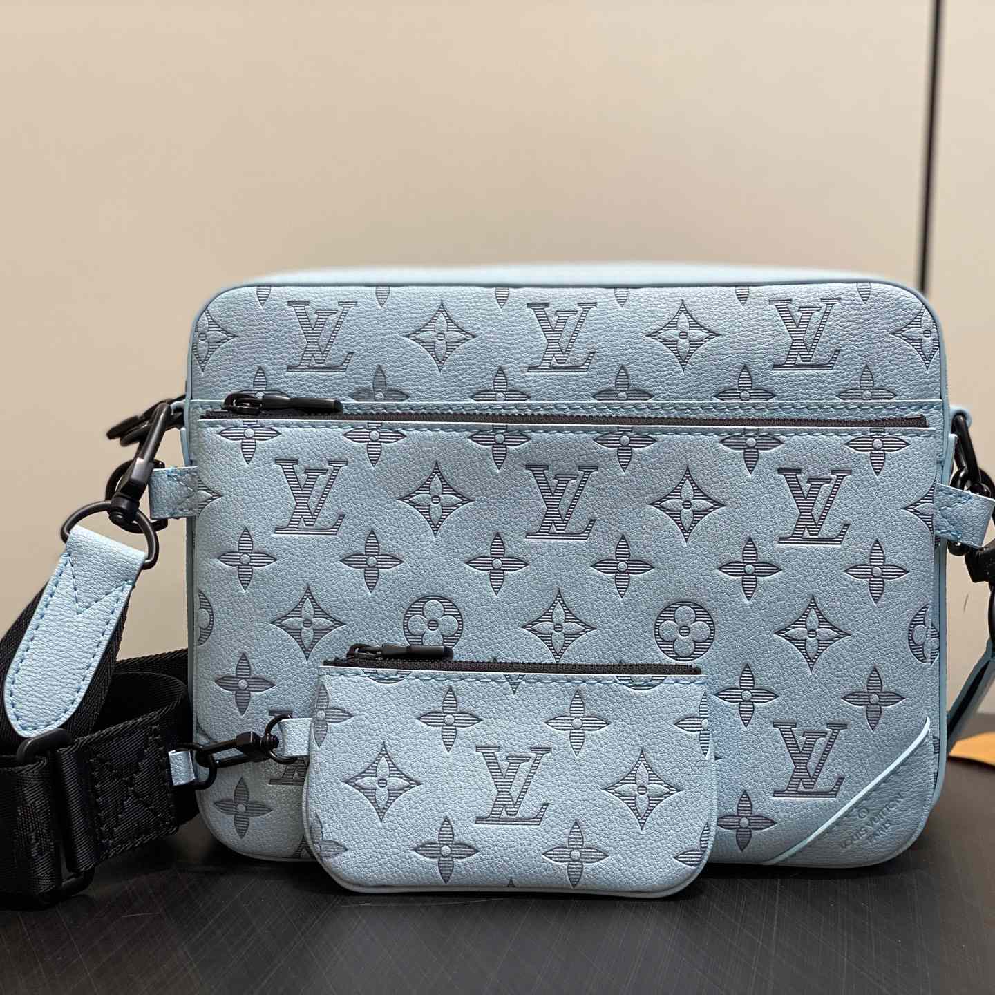 Louis Vuitton Trio Messenger   M14781 - DesignerGu