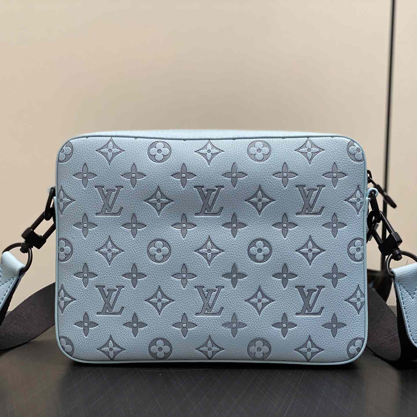 Louis Vuitton Trio Messenger   M14781 - DesignerGu