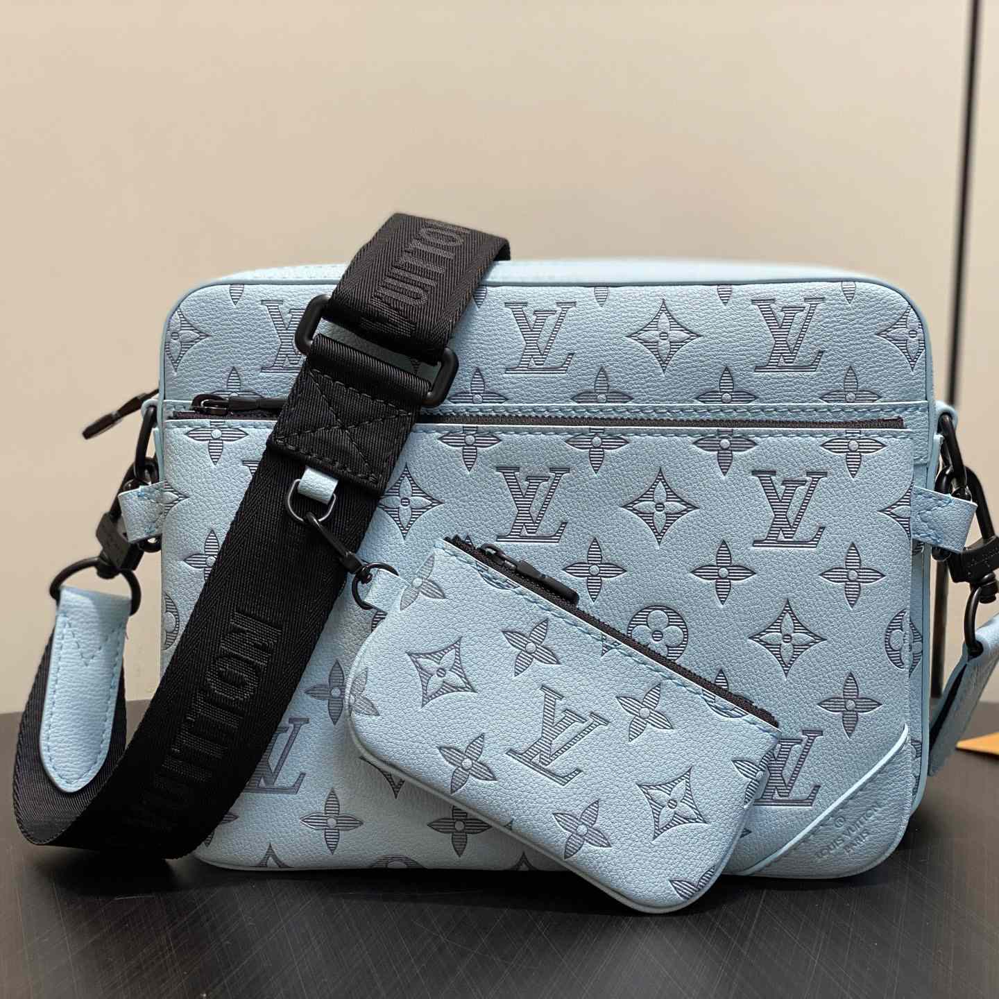 Louis Vuitton Trio Messenger   M14781 - DesignerGu