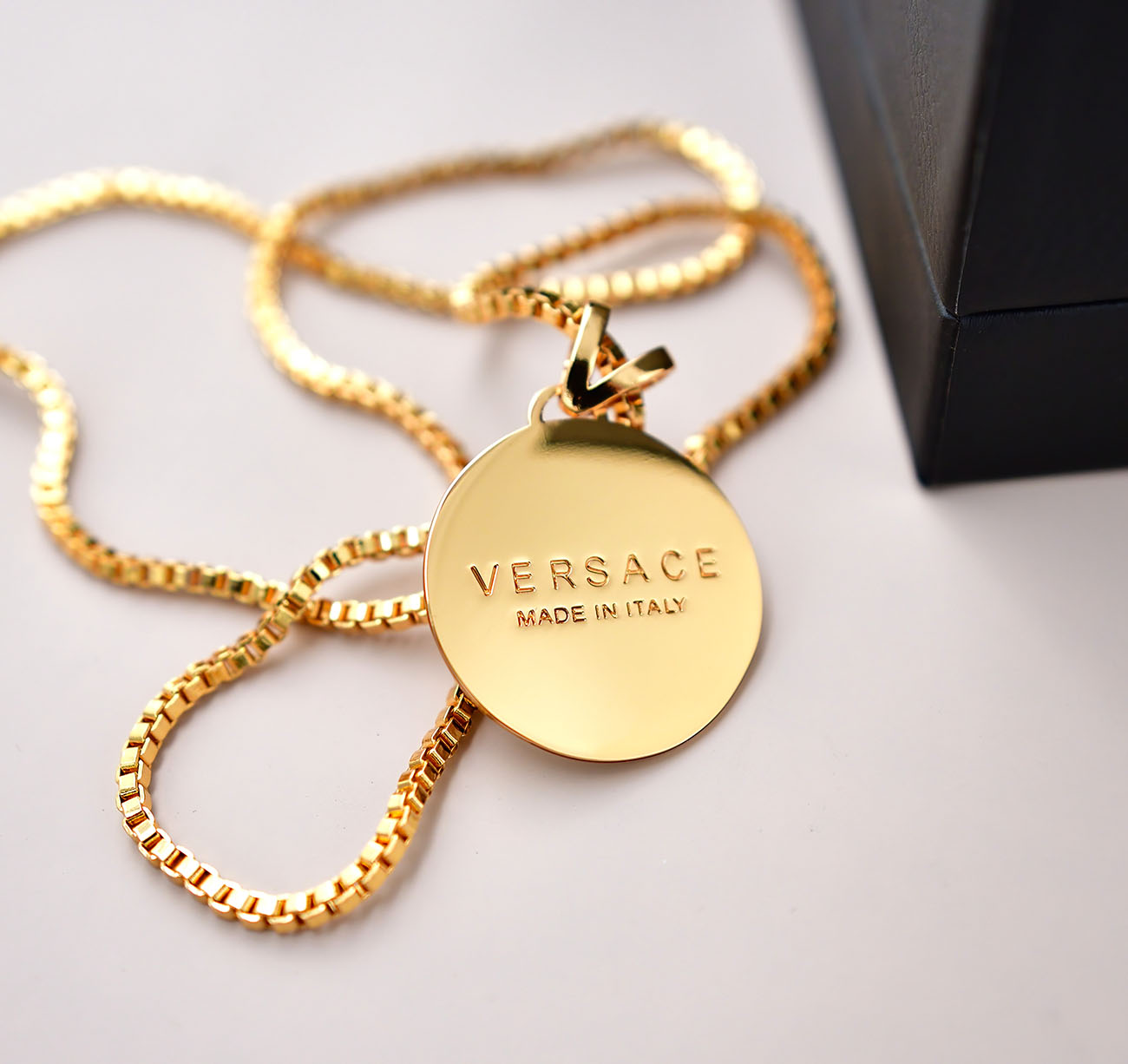 Versace Medusa Pendant Necklaces - DesignerGu
