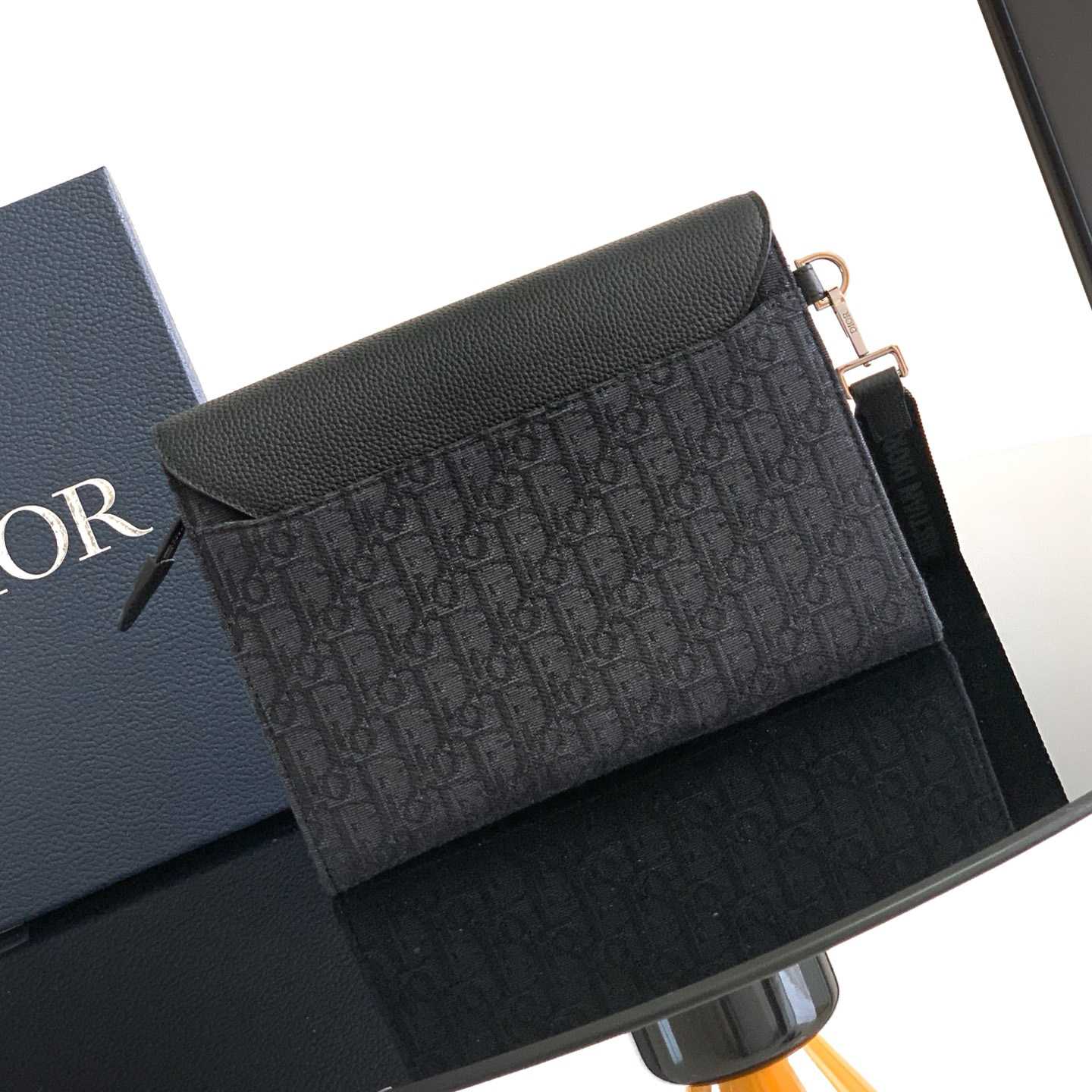 Dior Saddle A5 Triangle Pouch  - DesignerGu