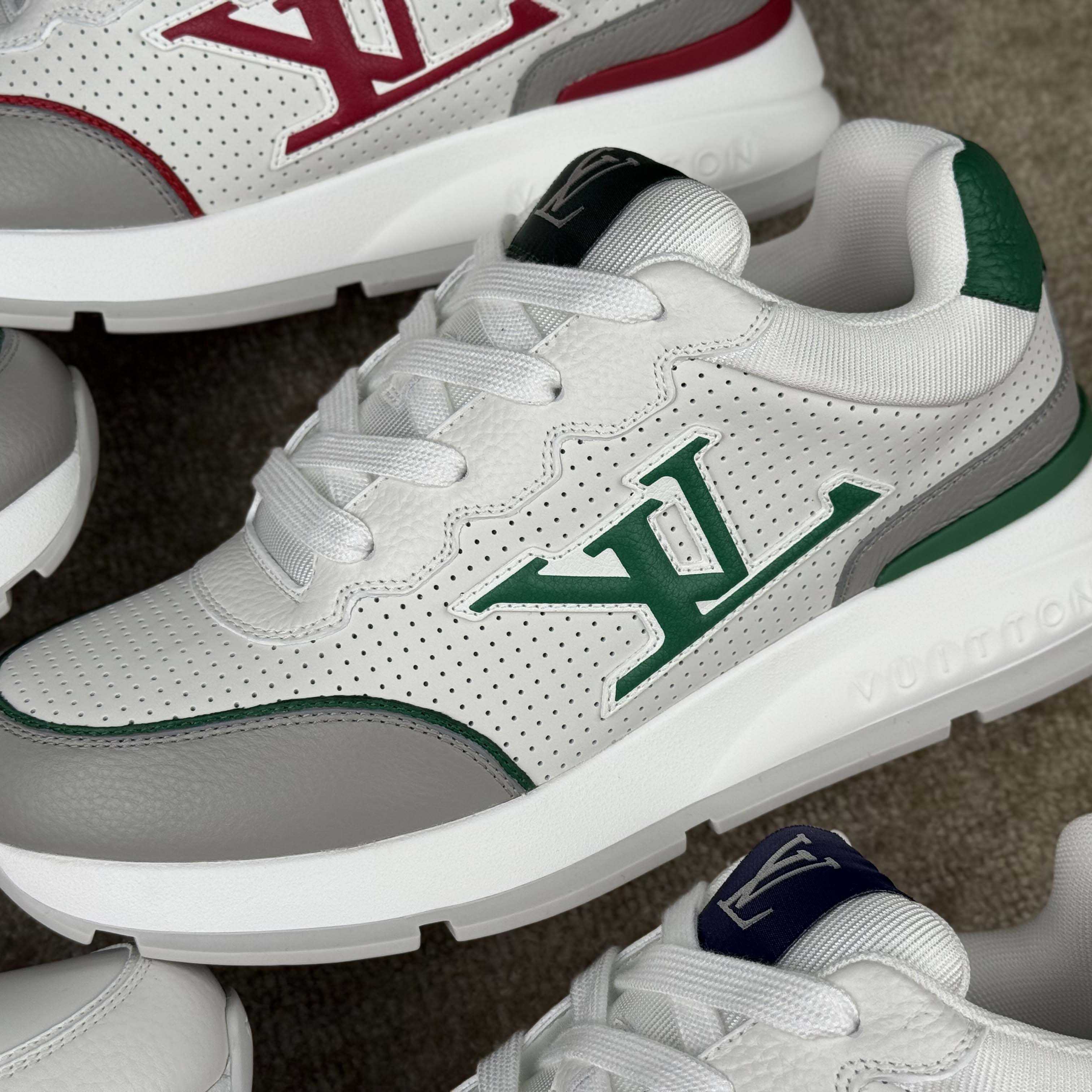 Louis Vuitton LV Classic Sneaker   1AHSUG - DesignerGu