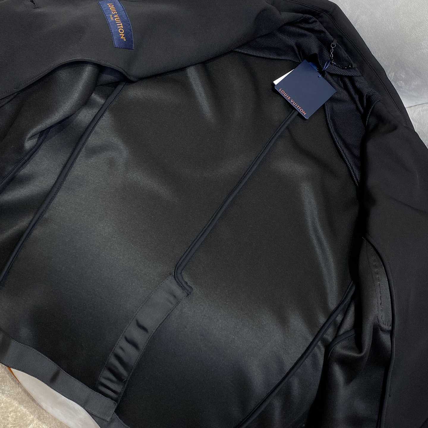 Louis Vuitton Preppy Relaxed Blazer   1AGTIP - DesignerGu