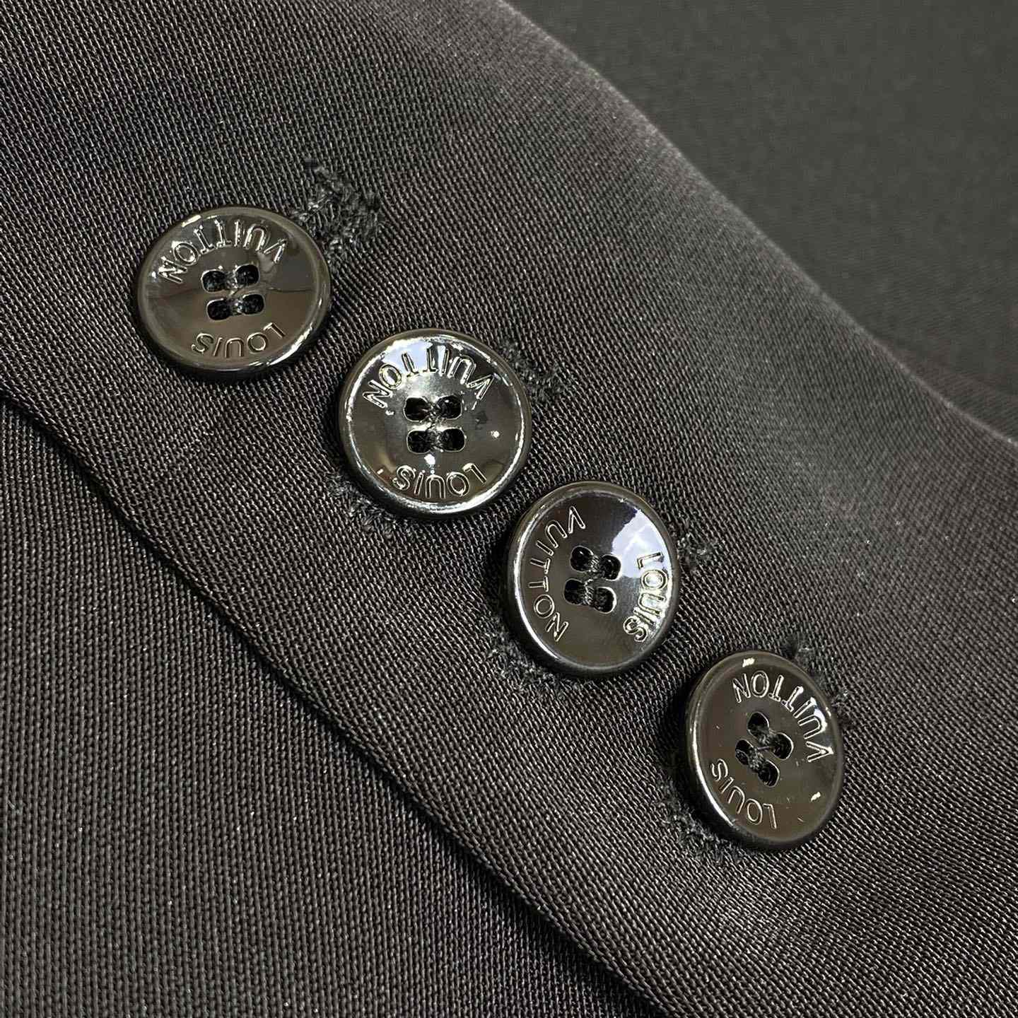 Louis Vuitton Preppy Relaxed Blazer   1AGTIP - DesignerGu