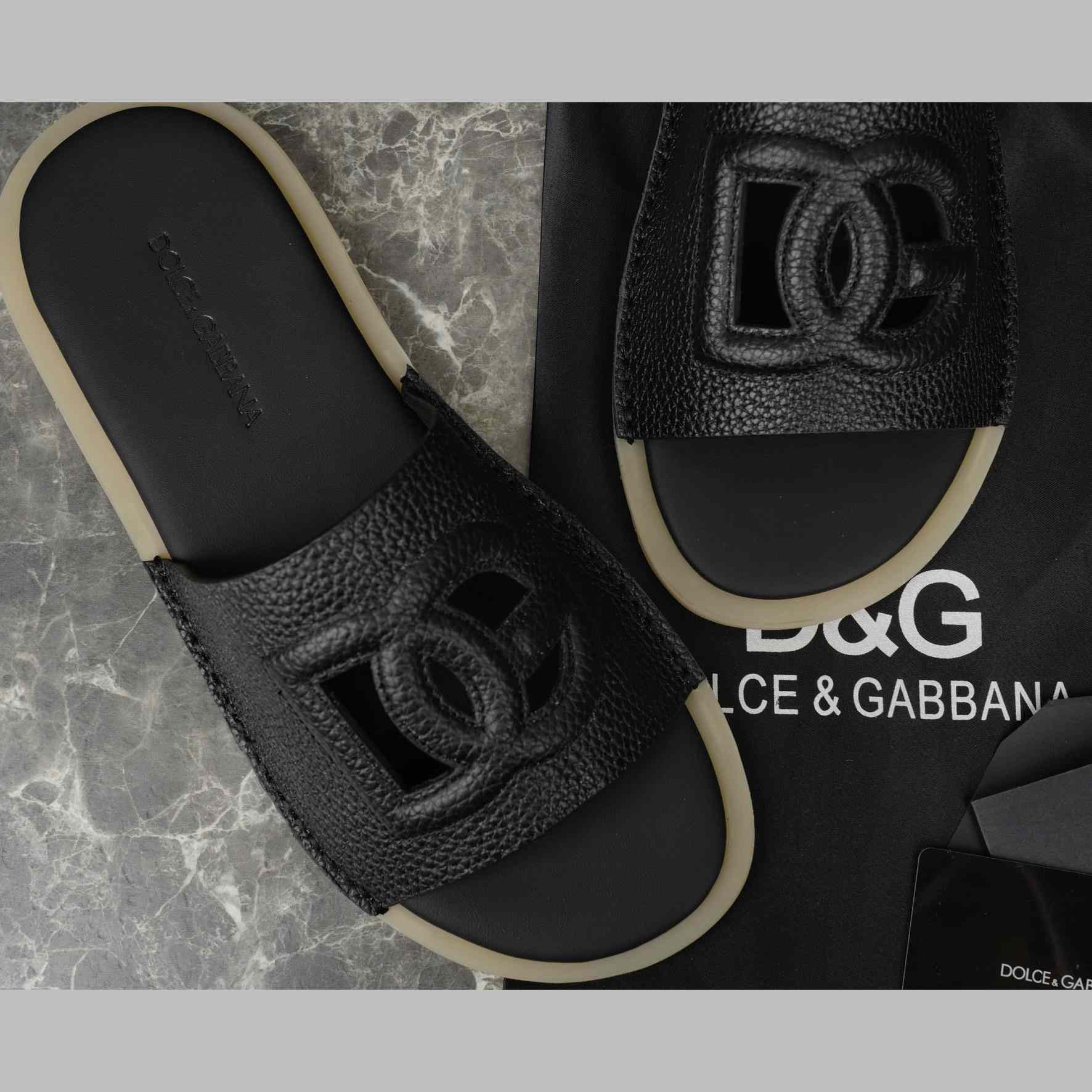 Dolce & Gabbana Black Leather Sliders - DesignerGu