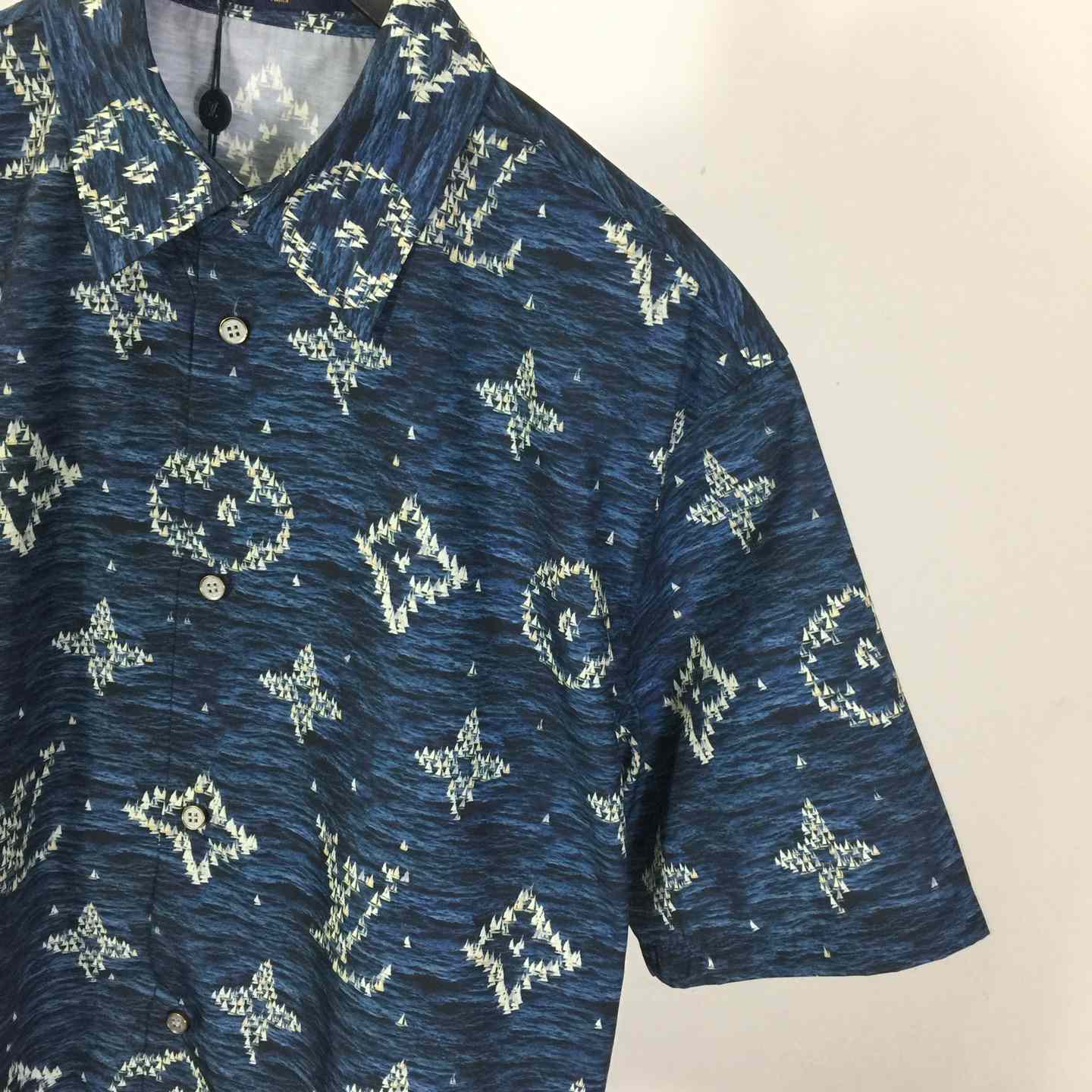 Louis Vuitton Printed Monogram Short-Sleeved Shirt   1AHVU4 - DesignerGu