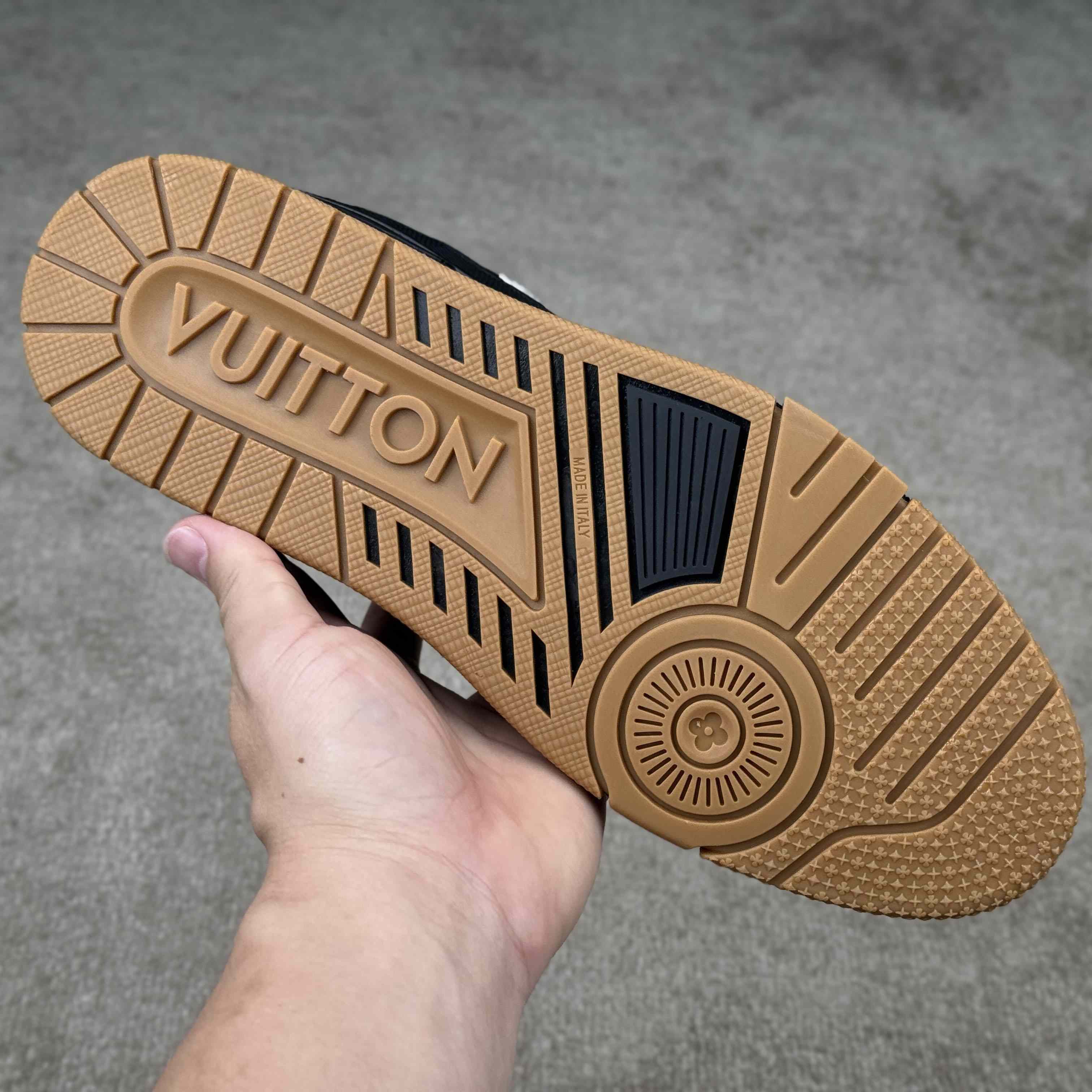 Louis Vuitton LV Trainer Sneaker   1AHTT5 - DesignerGu