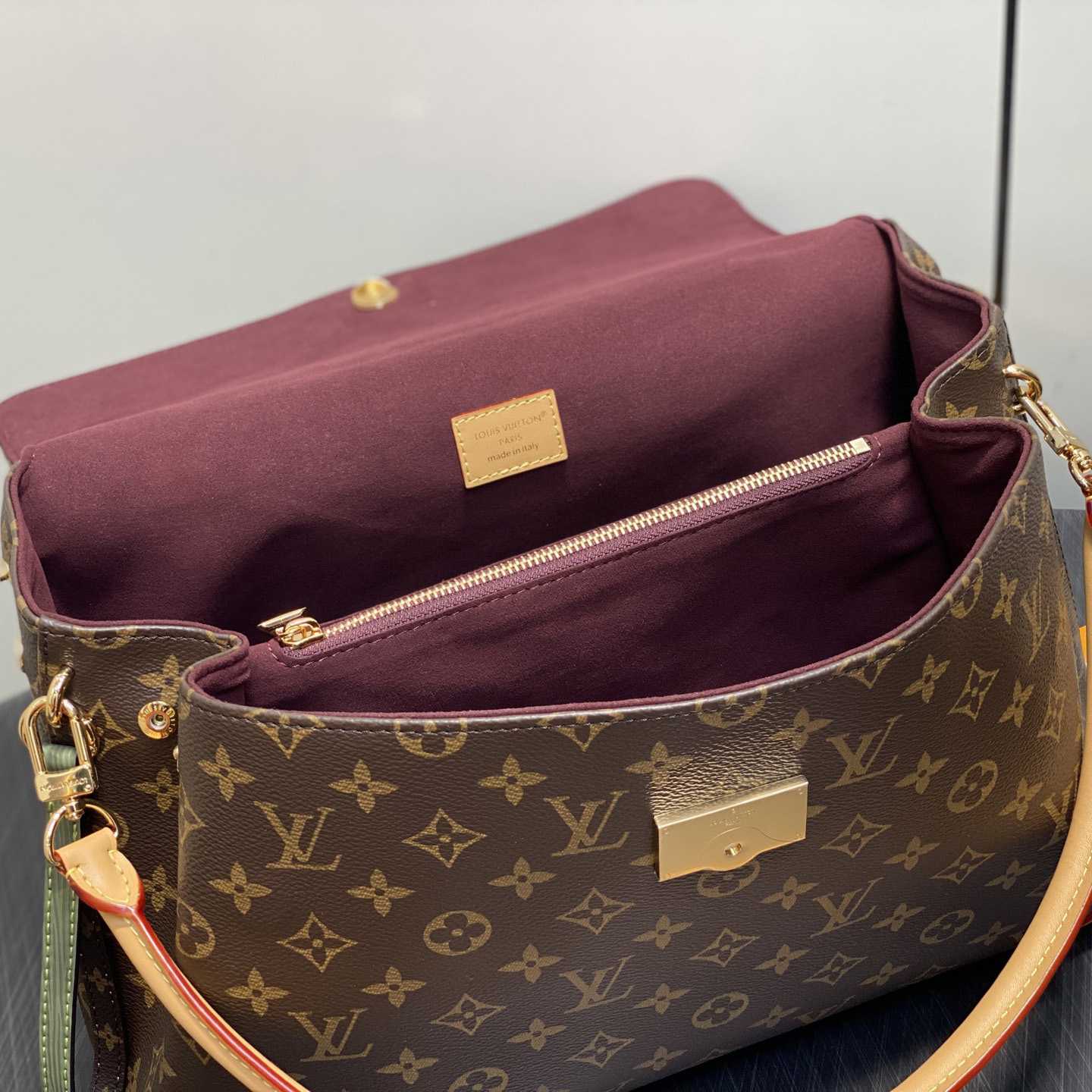 Louis Vuitton Hide Away MM   M14473 - DesignerGu
