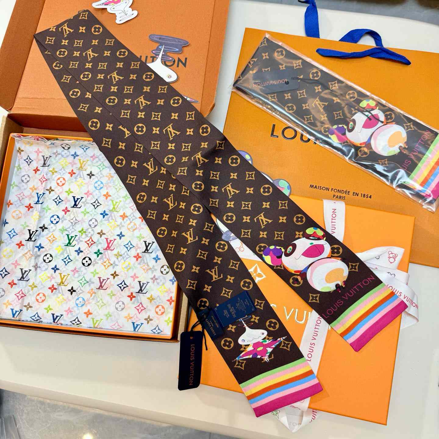 Louis Vuitton LV x TM Superflat Character Bandeau   M96083 - DesignerGu