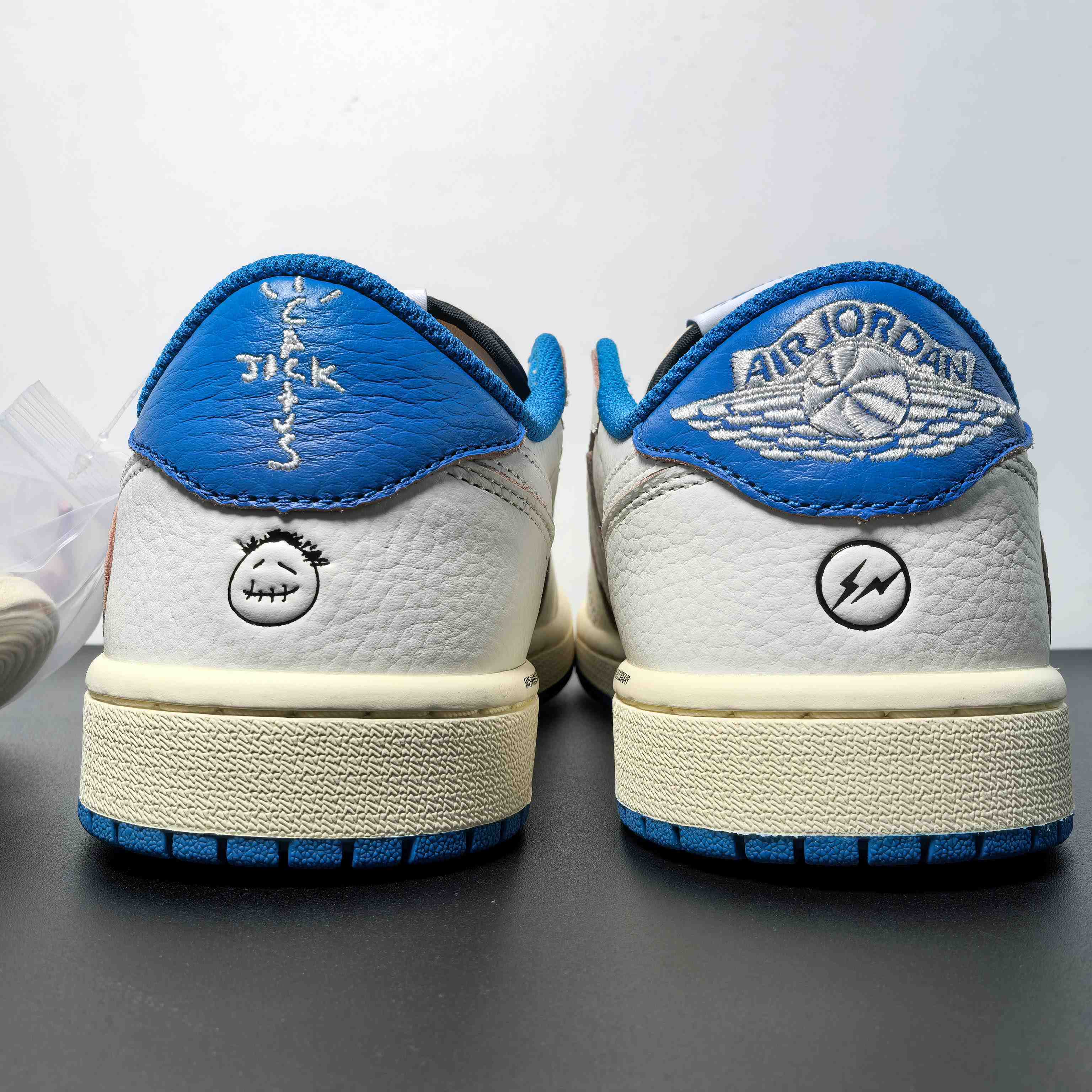 ​Travis Scott x Fragment x Air Jordan 1 Low OG Sneaker    DM7866-104 - DesignerGu