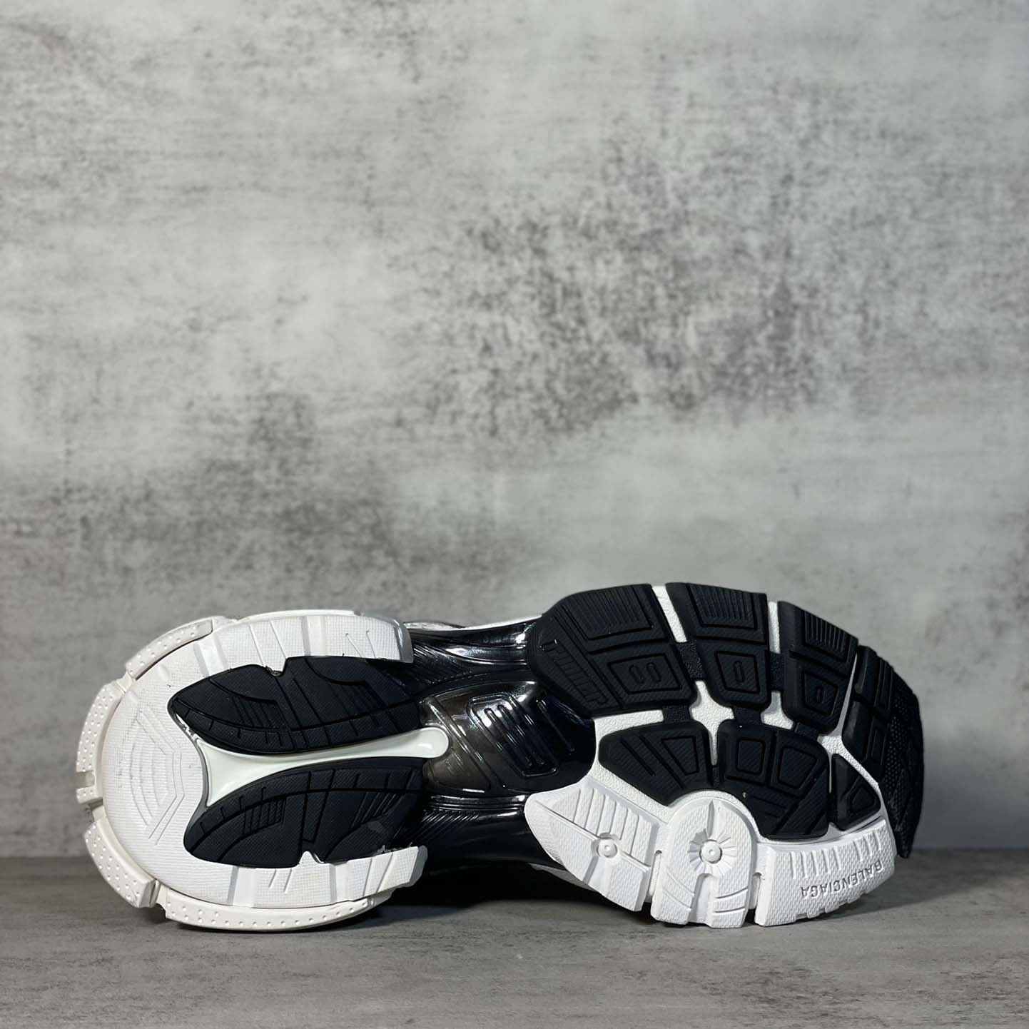 Balenciaga Runner Sneakers - DesignerGu