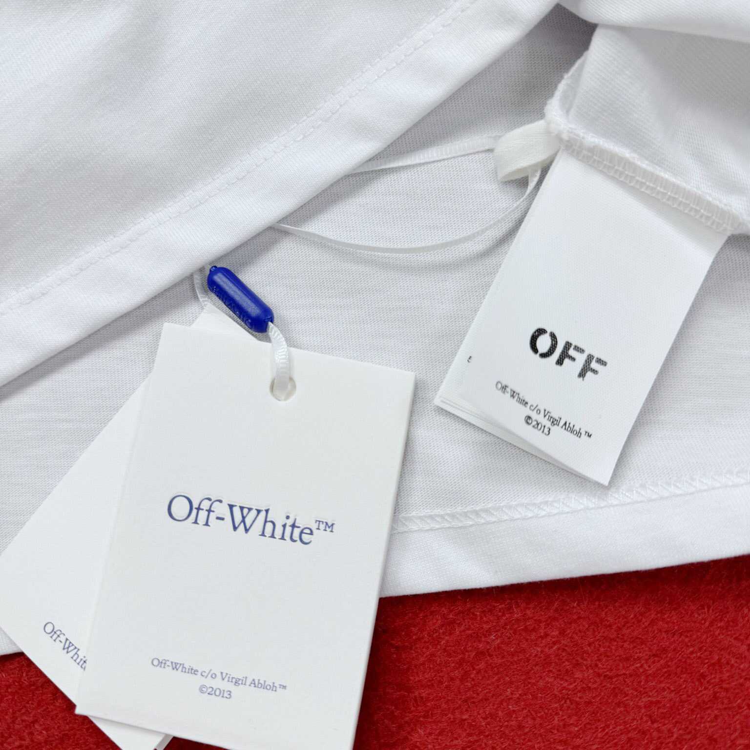 Off-White Spray Arrow T-Shirt - DesignerGu