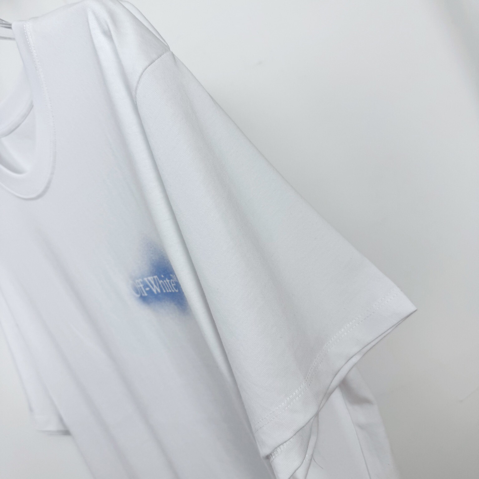 Off-White Spray Arrow T-Shirt - DesignerGu