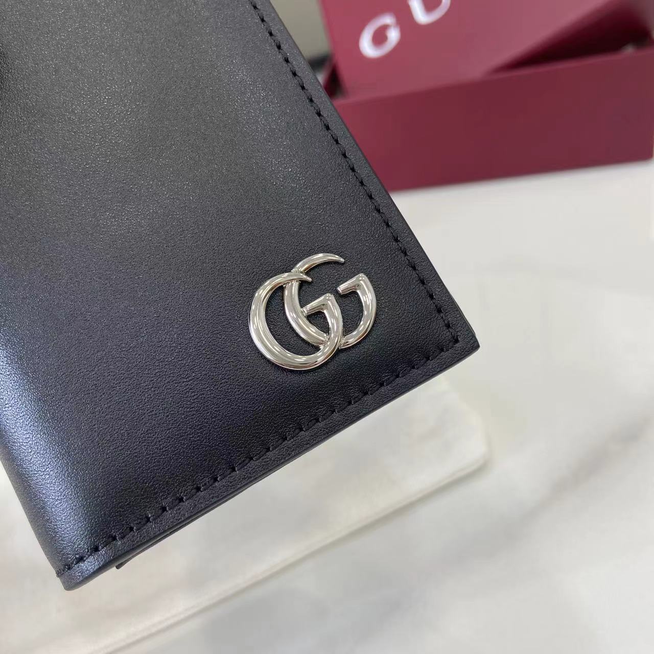 Gucci GG Marmont Bi-fold Card Case - DesignerGu