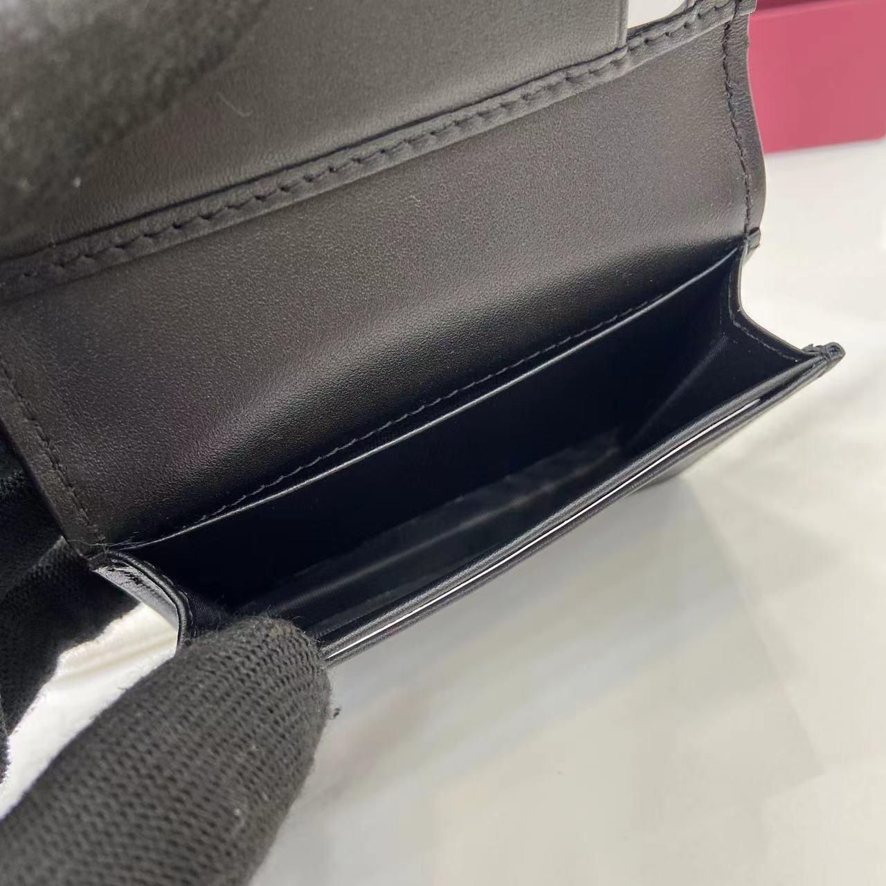 Gucci GG Marmont Bi-fold Card Case - DesignerGu